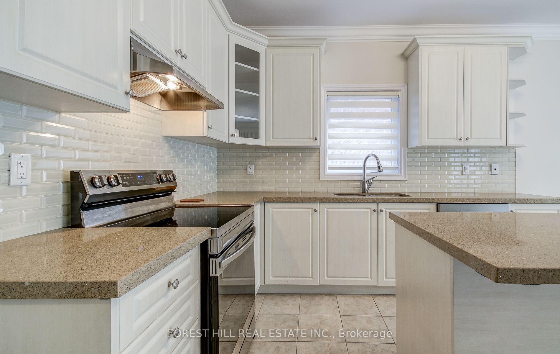 1153 Peelar Crescent
