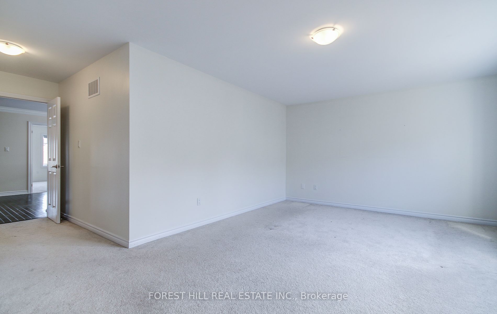 1153 Peelar Crescent