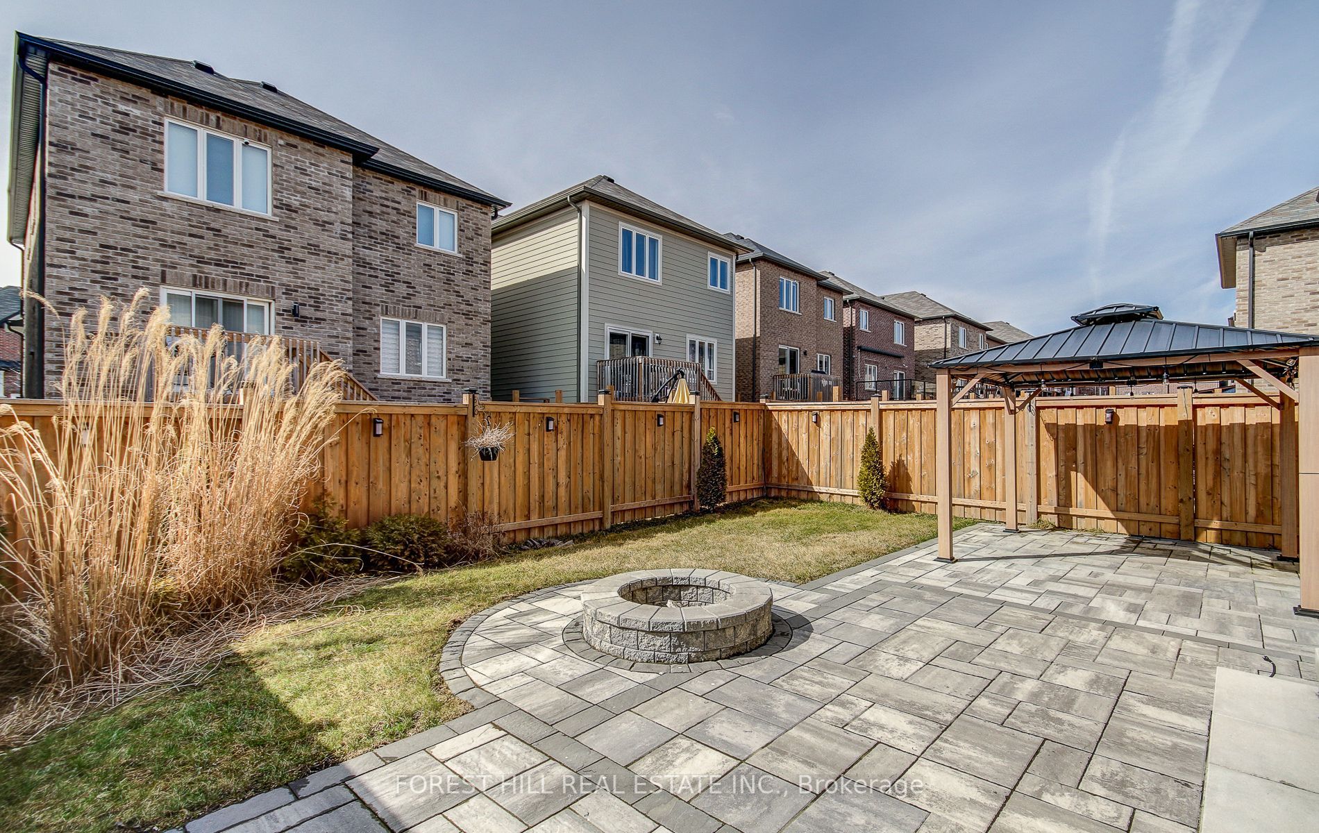 1153 Peelar Crescent