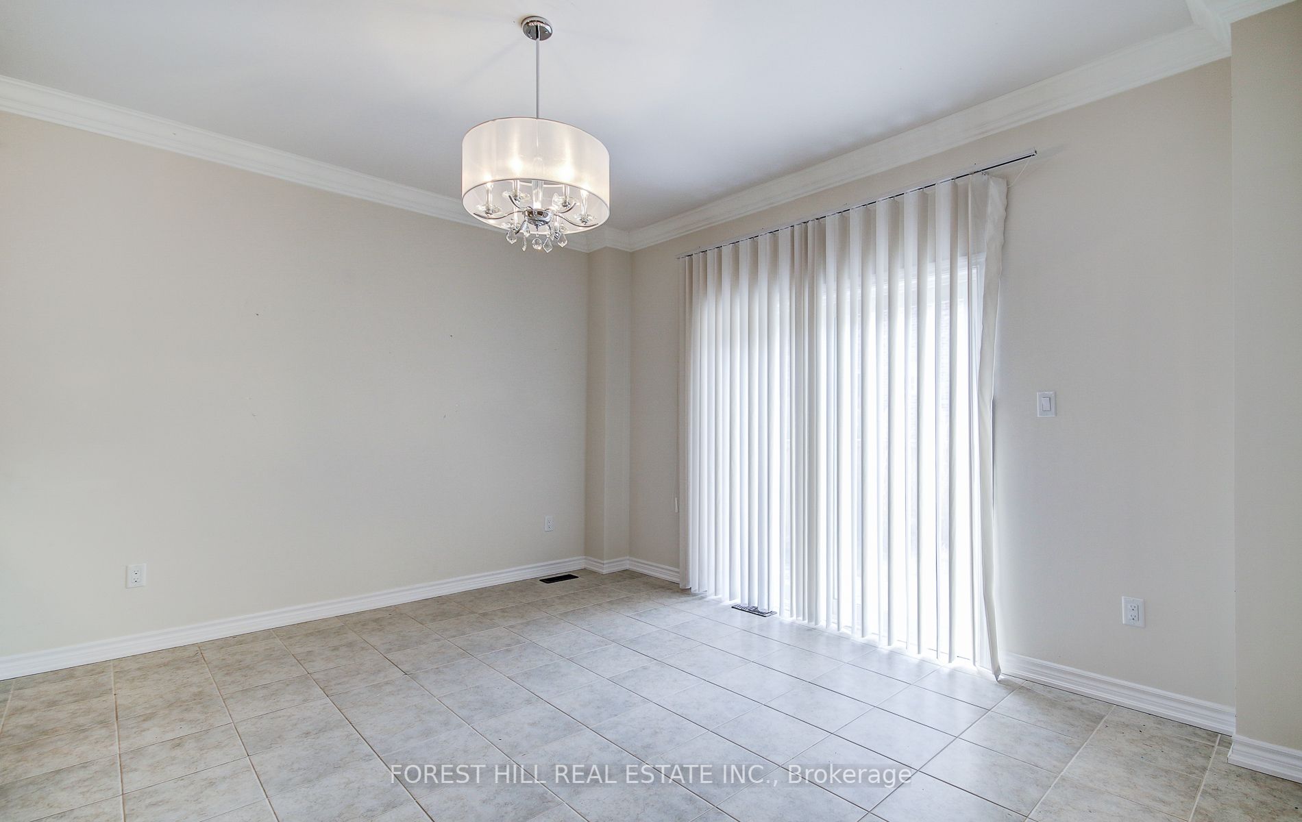 1153 Peelar Crescent