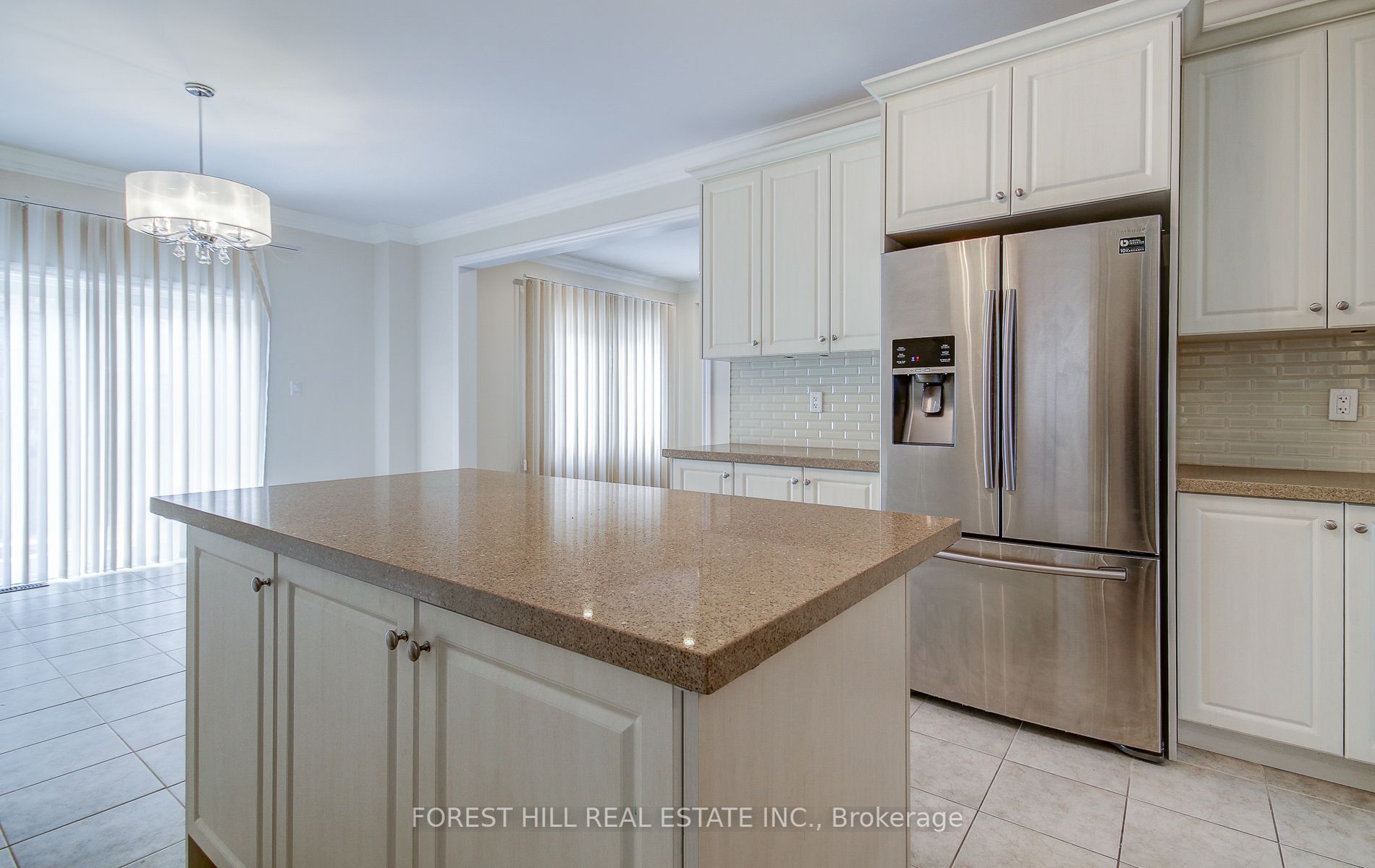 1153 Peelar Crescent