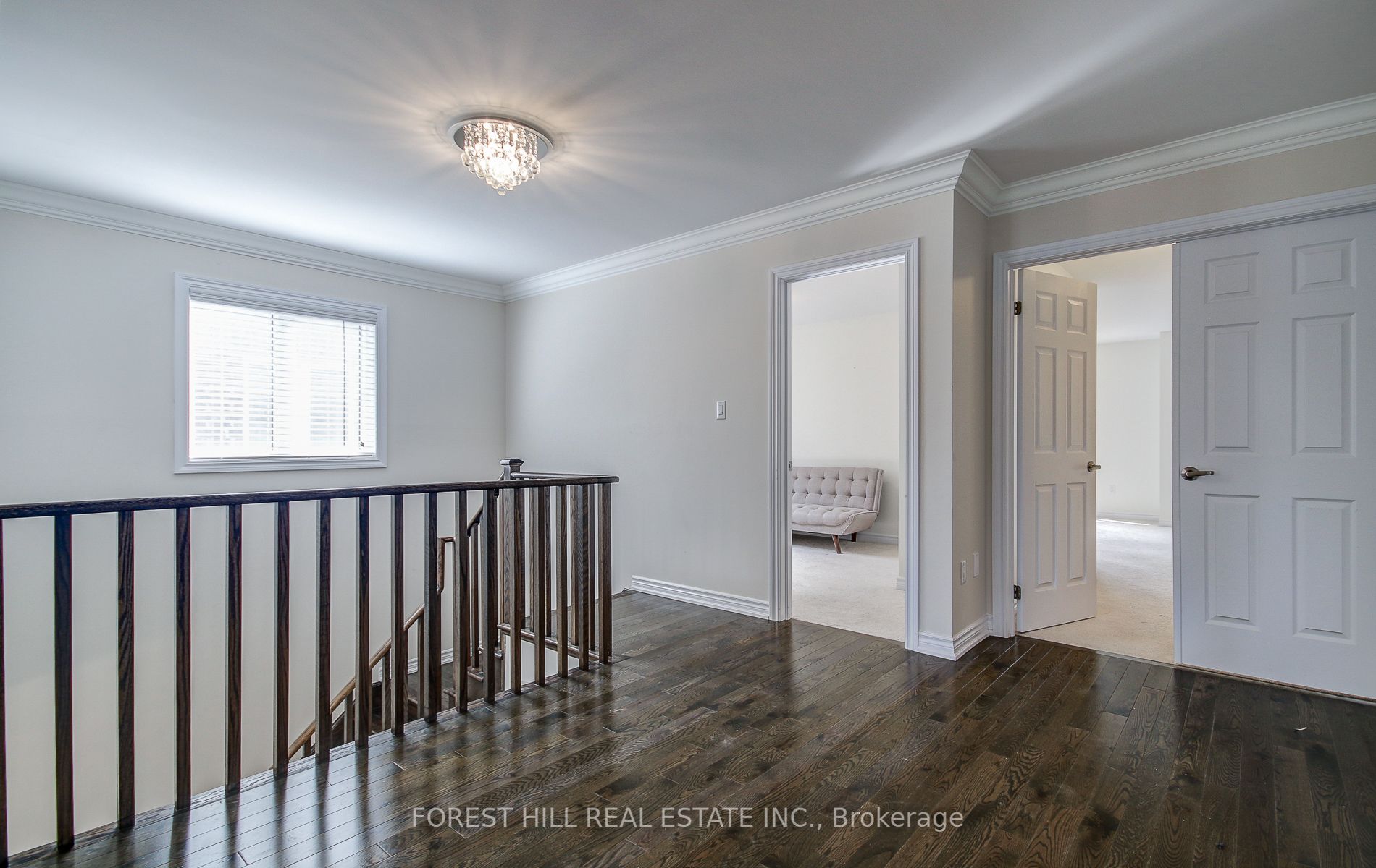 1153 Peelar Crescent