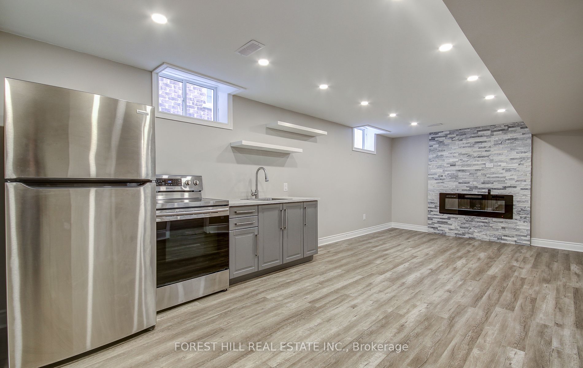 1153 Peelar Crescent