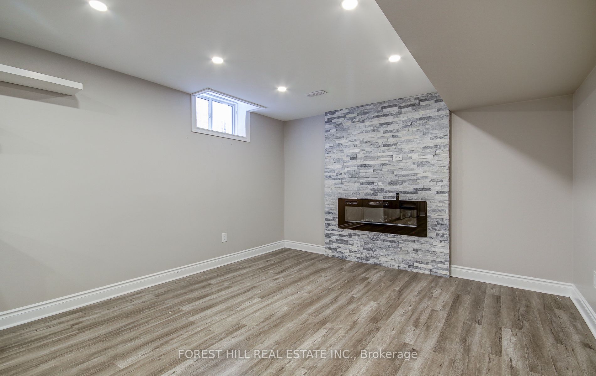 1153 Peelar Crescent