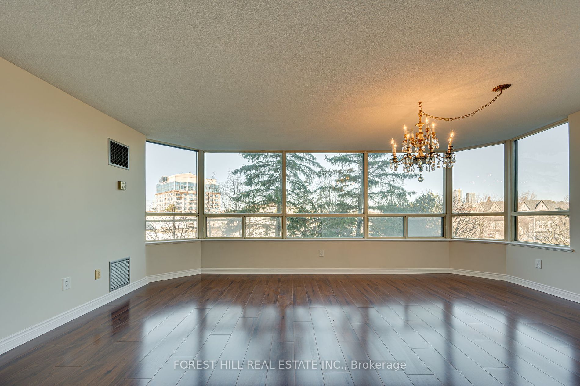 7 Townsgate Dr, #304