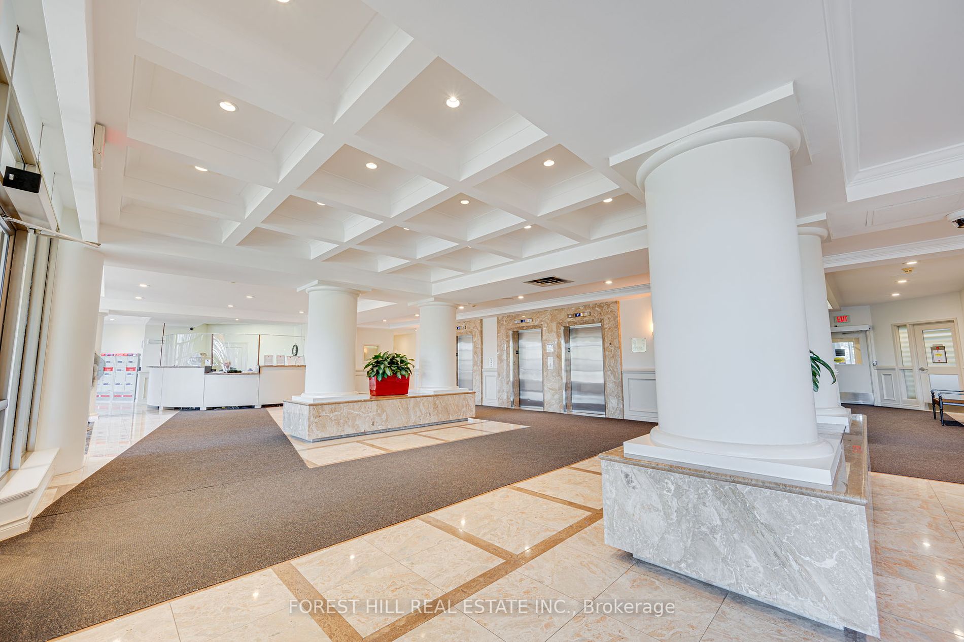 7 Townsgate Dr, #304