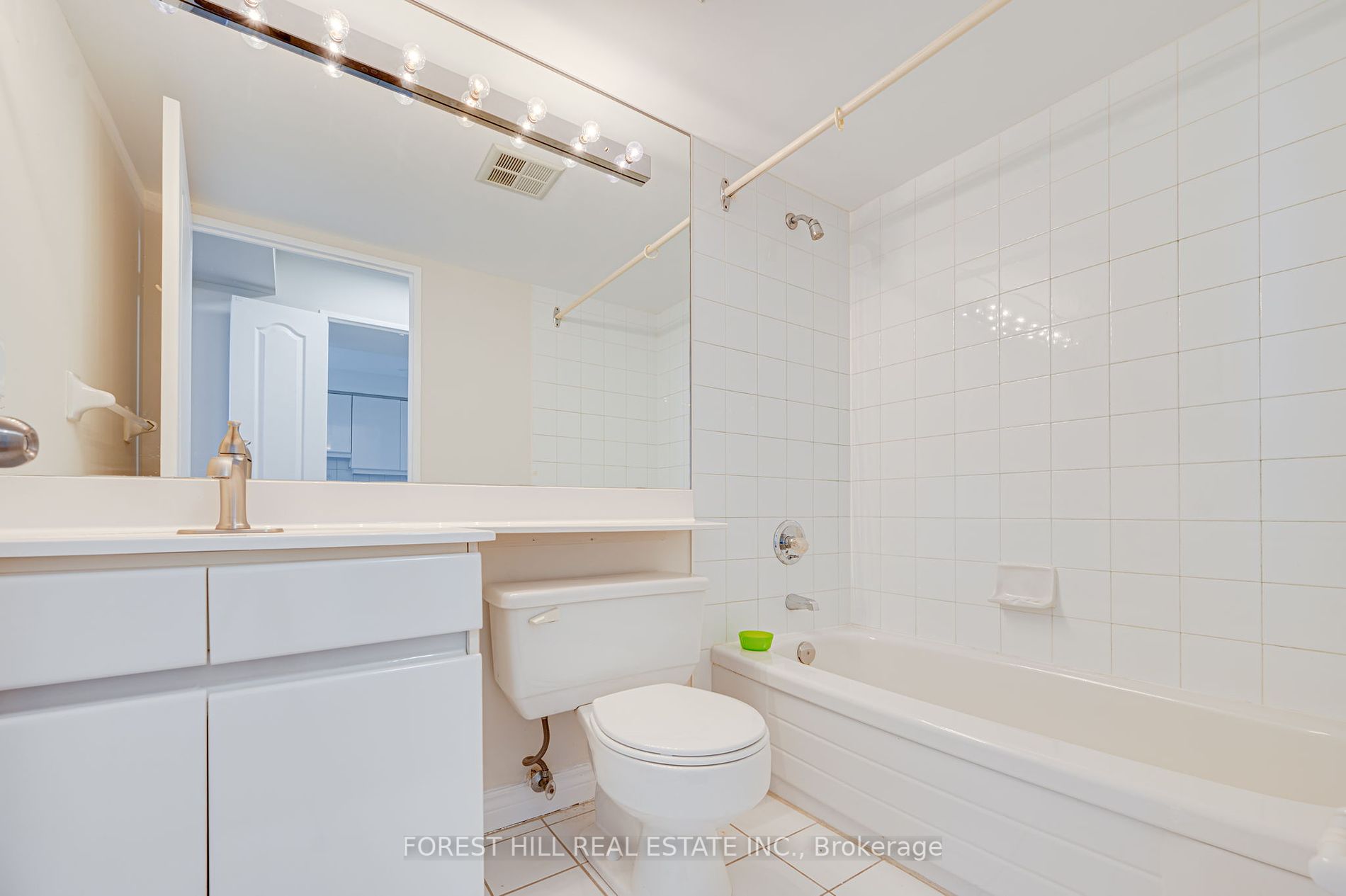 7 Townsgate Dr, #304