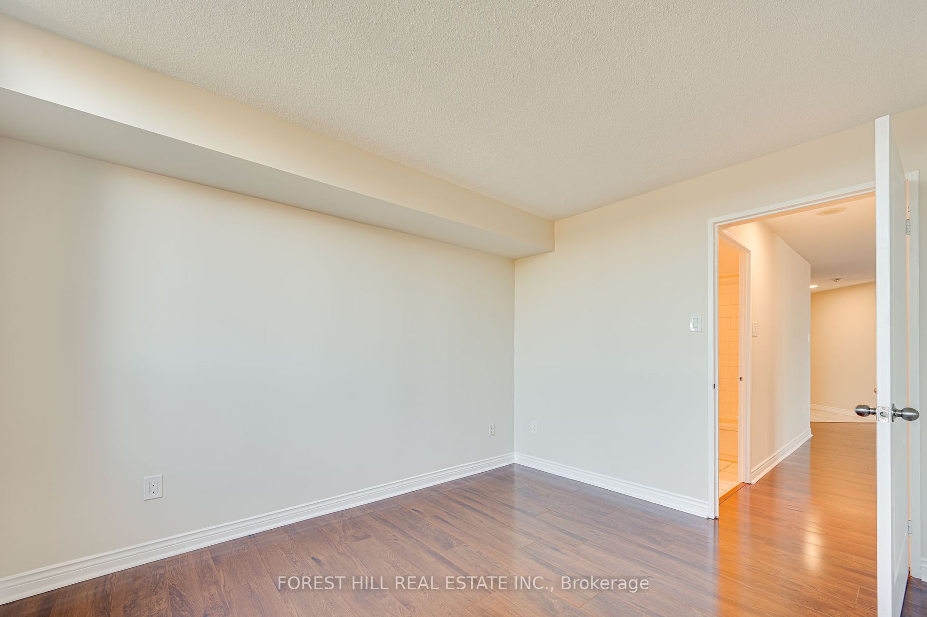 7 Townsgate Dr, #304