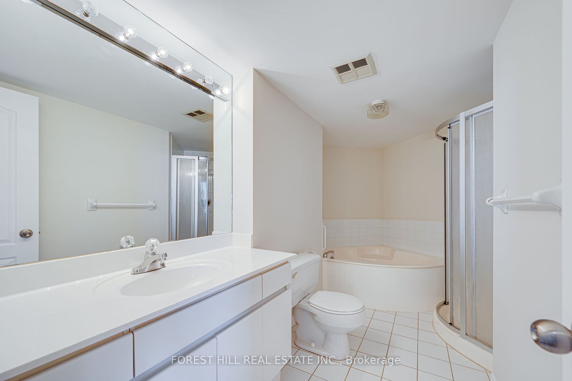 7 Townsgate Dr, #304