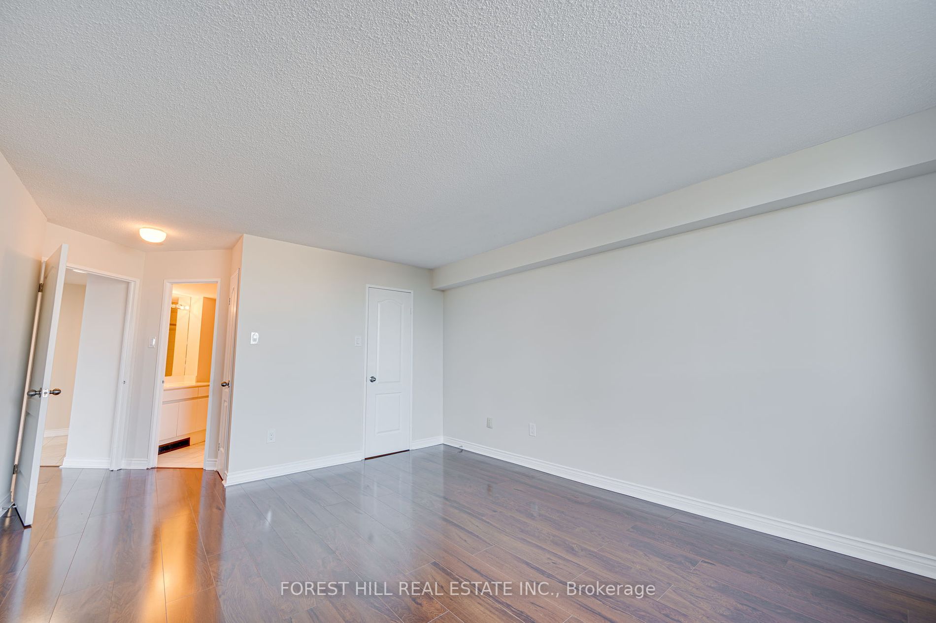 7 Townsgate Dr, #304