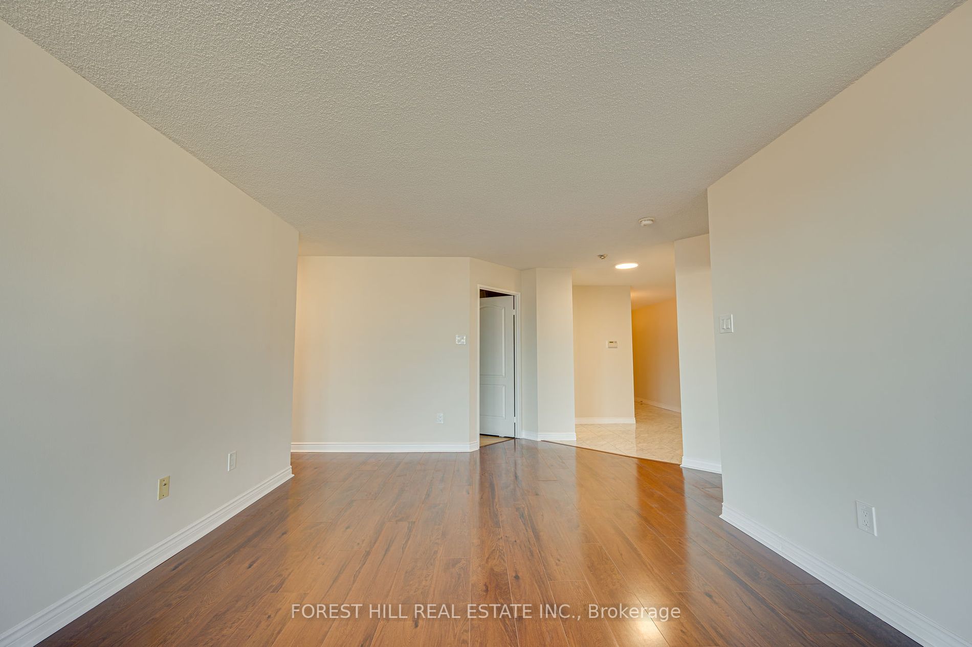 7 Townsgate Dr, #304