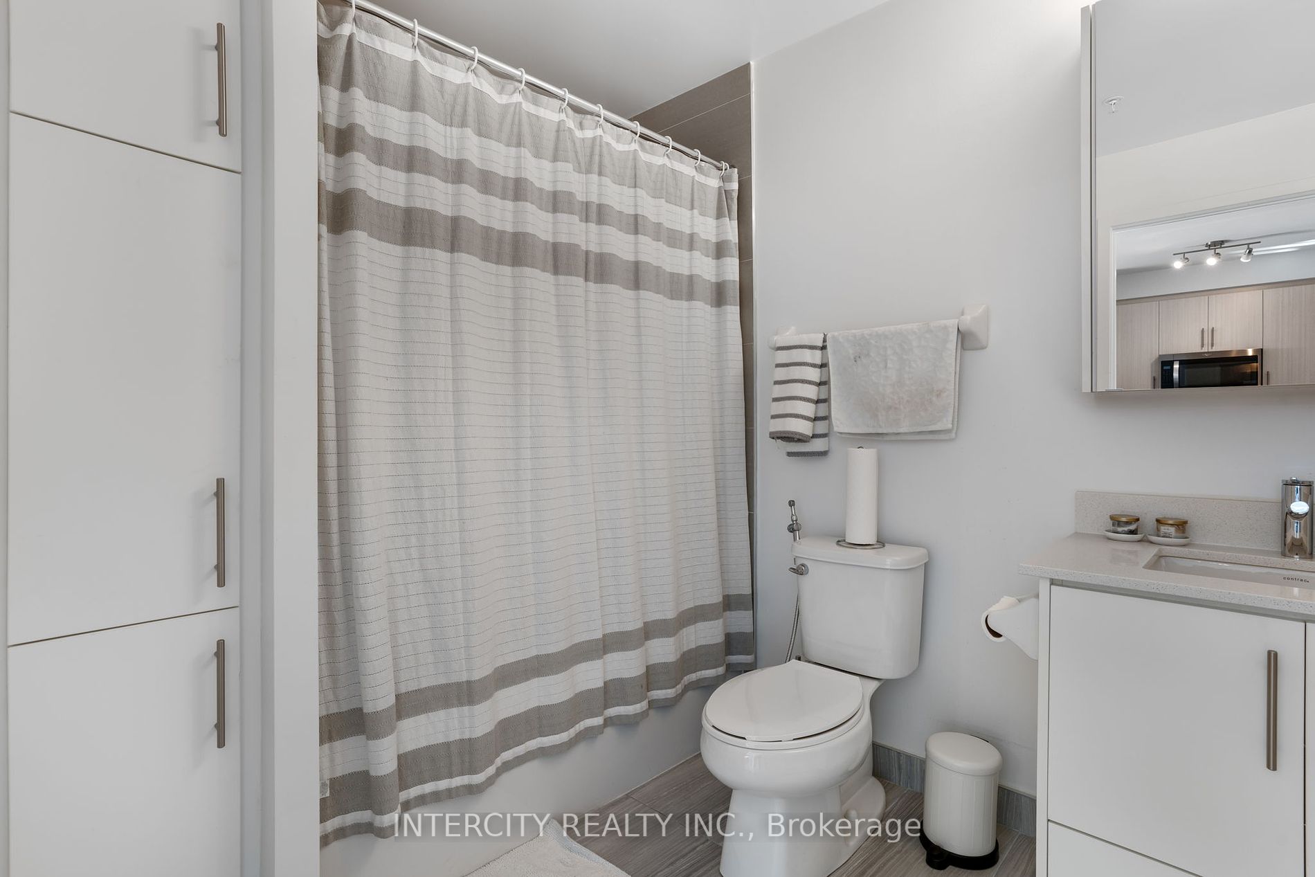 85 Oneida Cres, #303