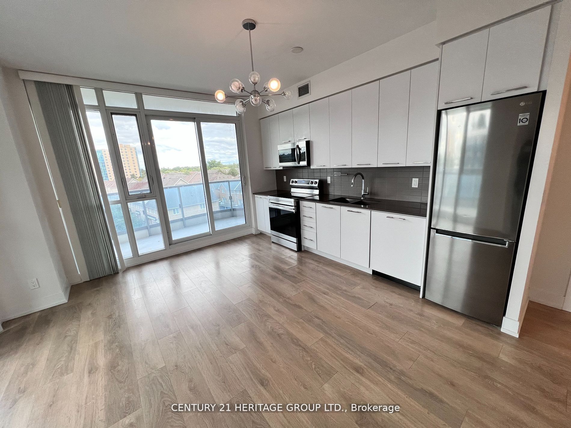 9471 Yonge St, #630