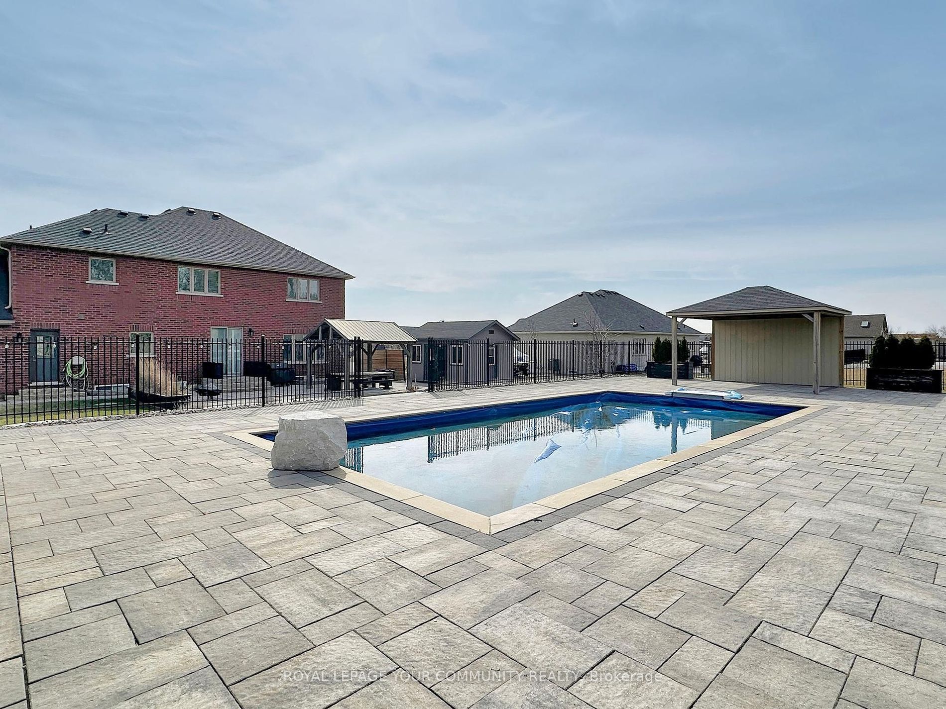 15 Stonesthrow Crescent