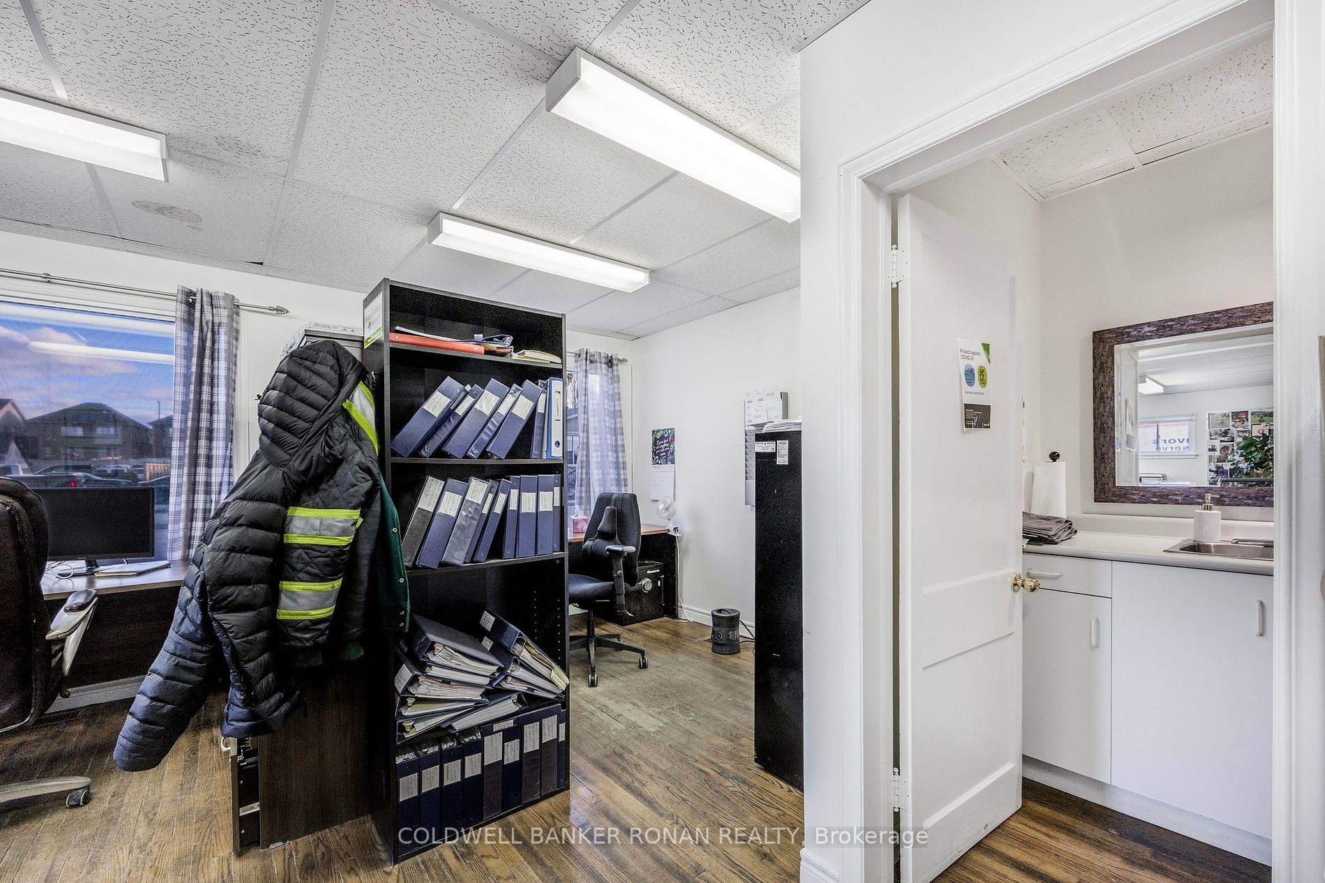 26 Main St W