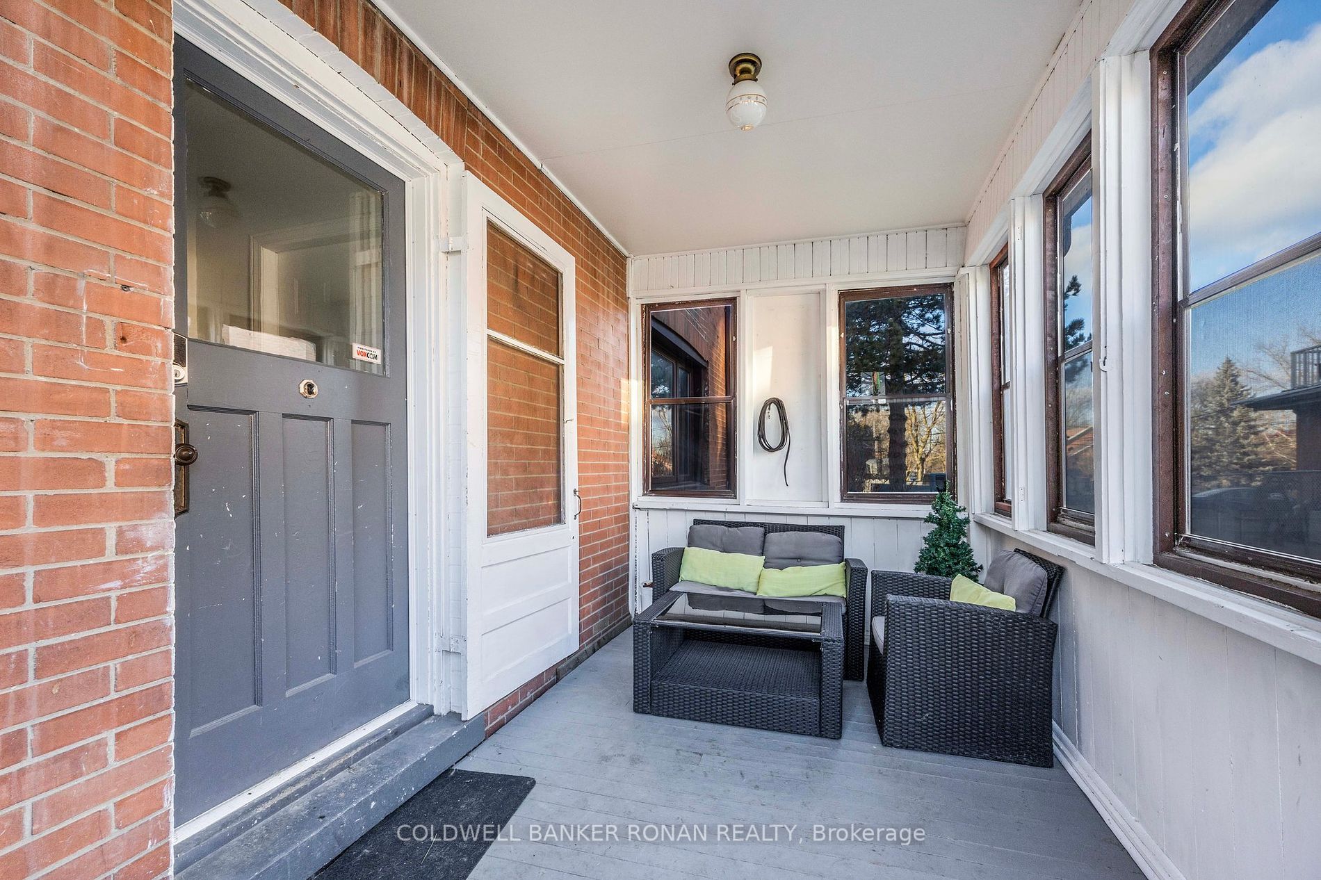 26 Main St W