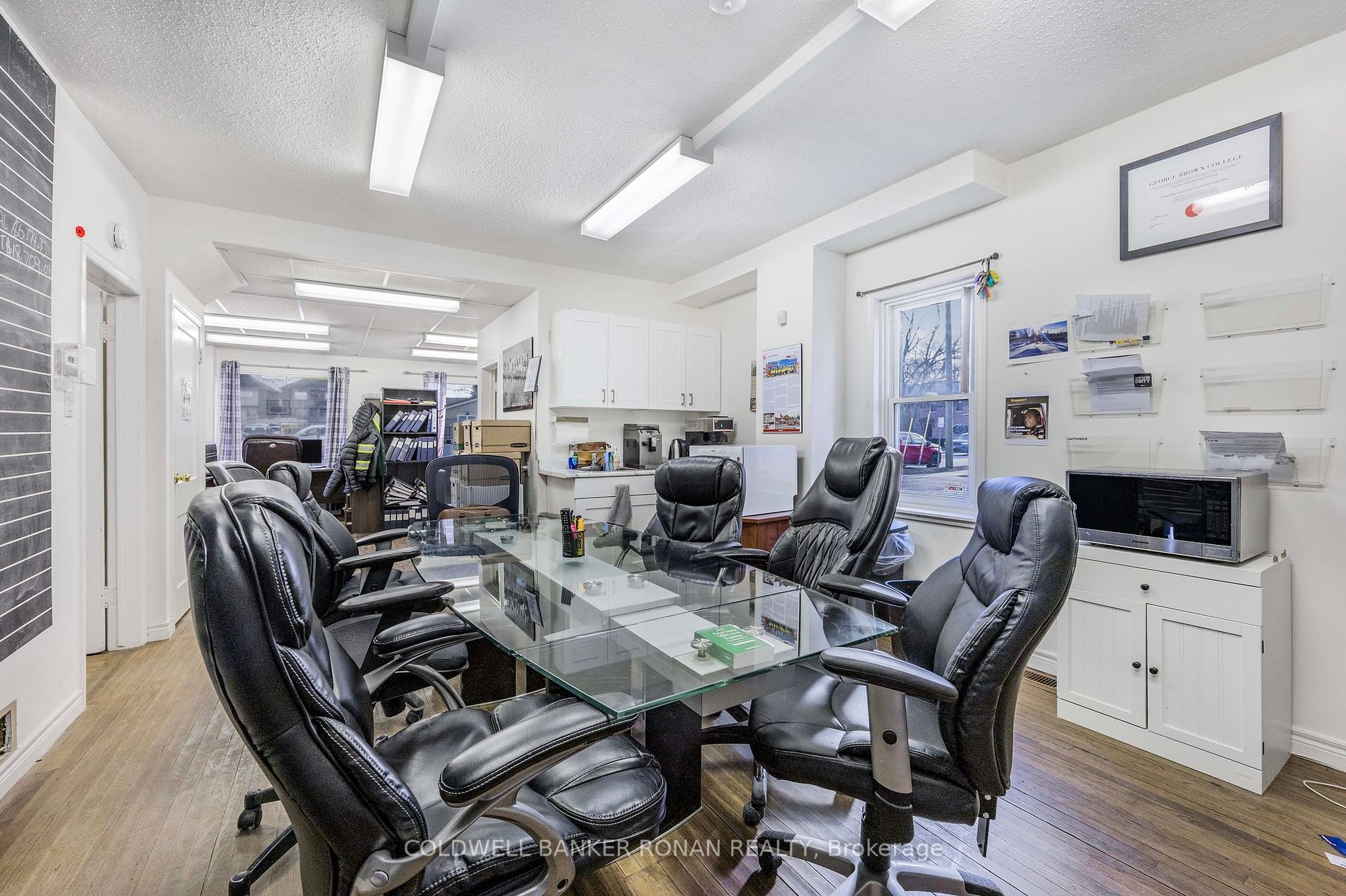 26 Main St W