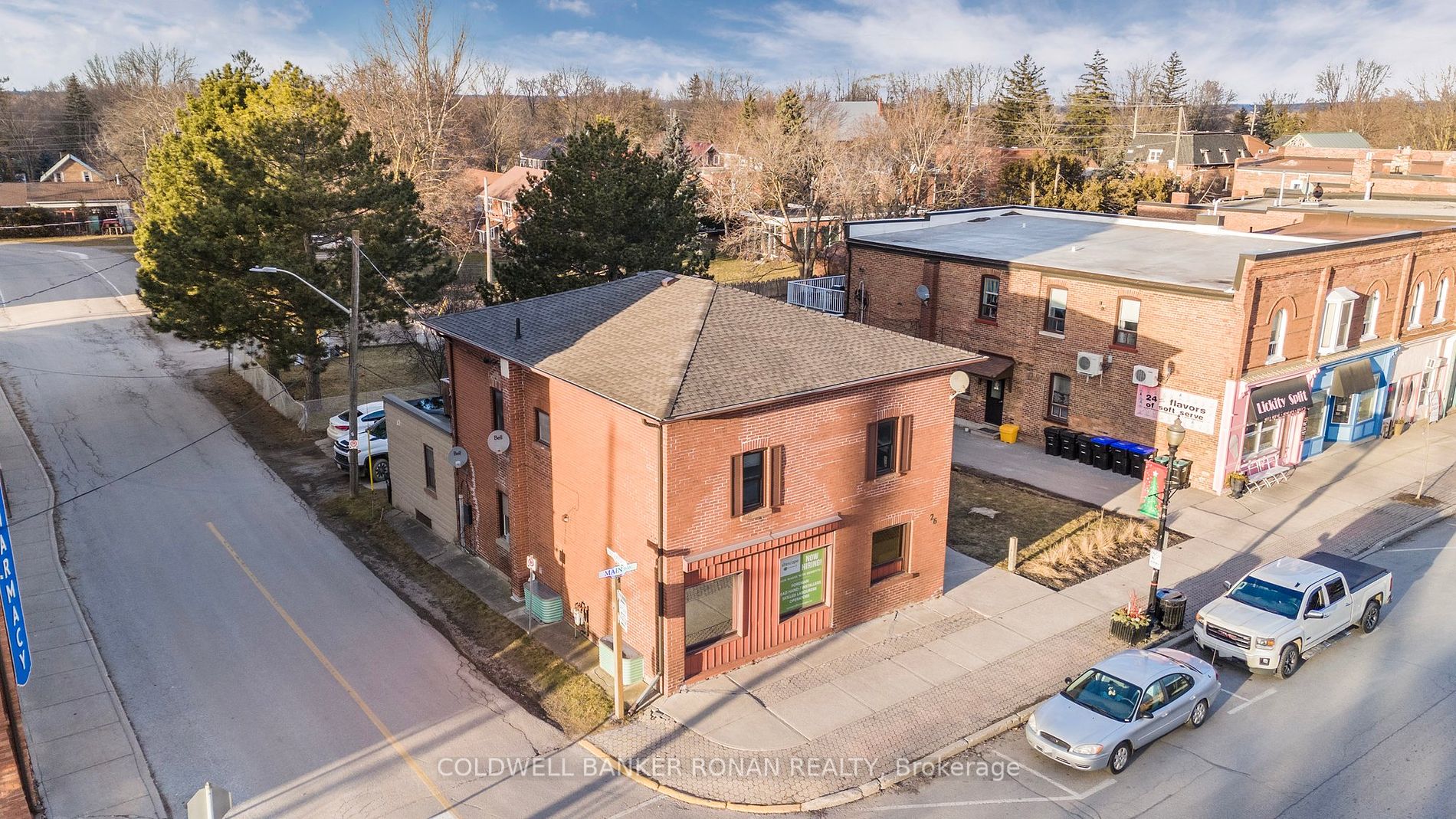 26 Main St W