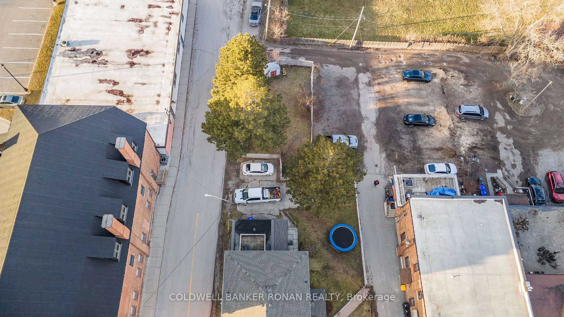26 Main St W