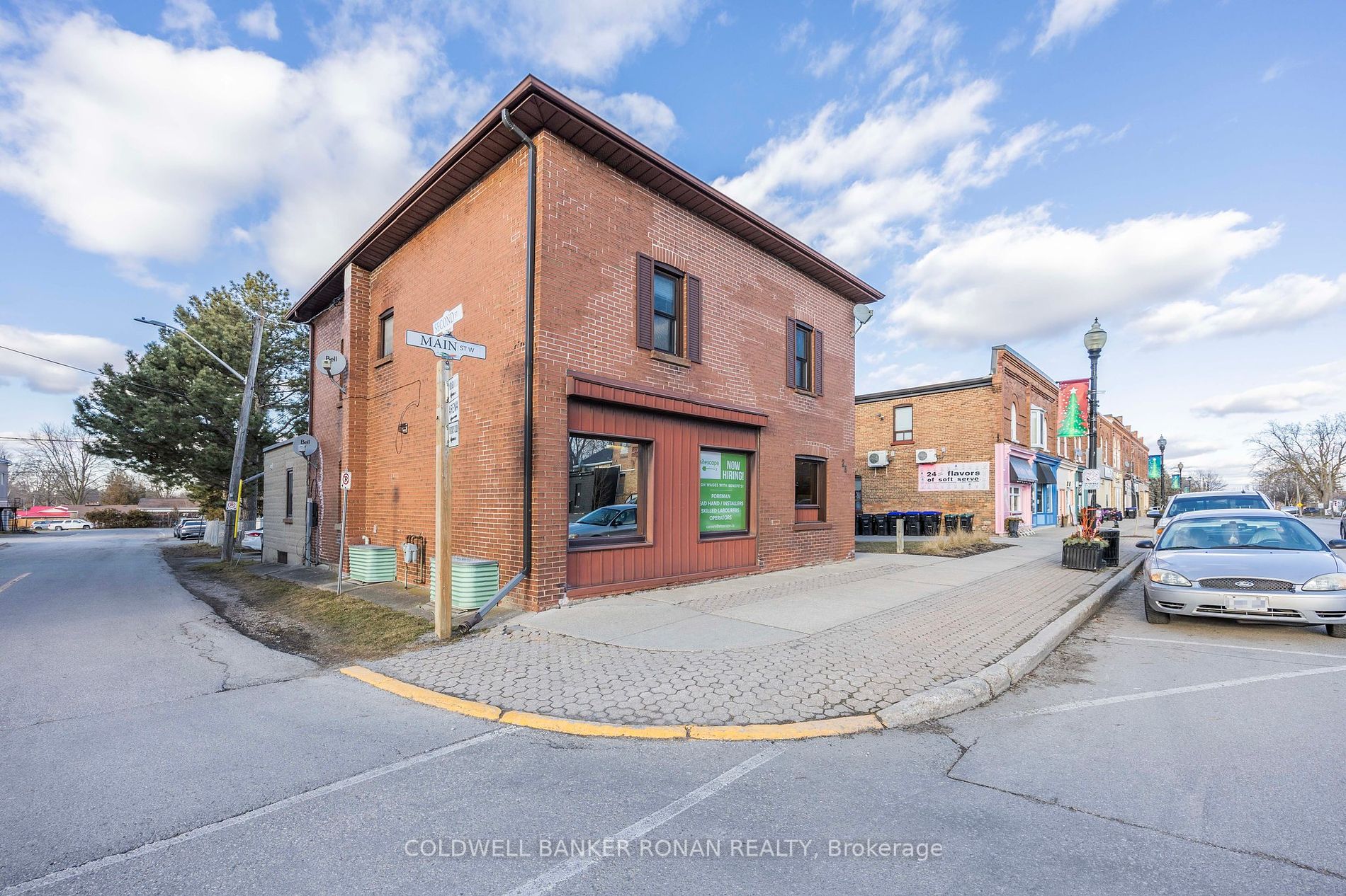 26 Main St W
