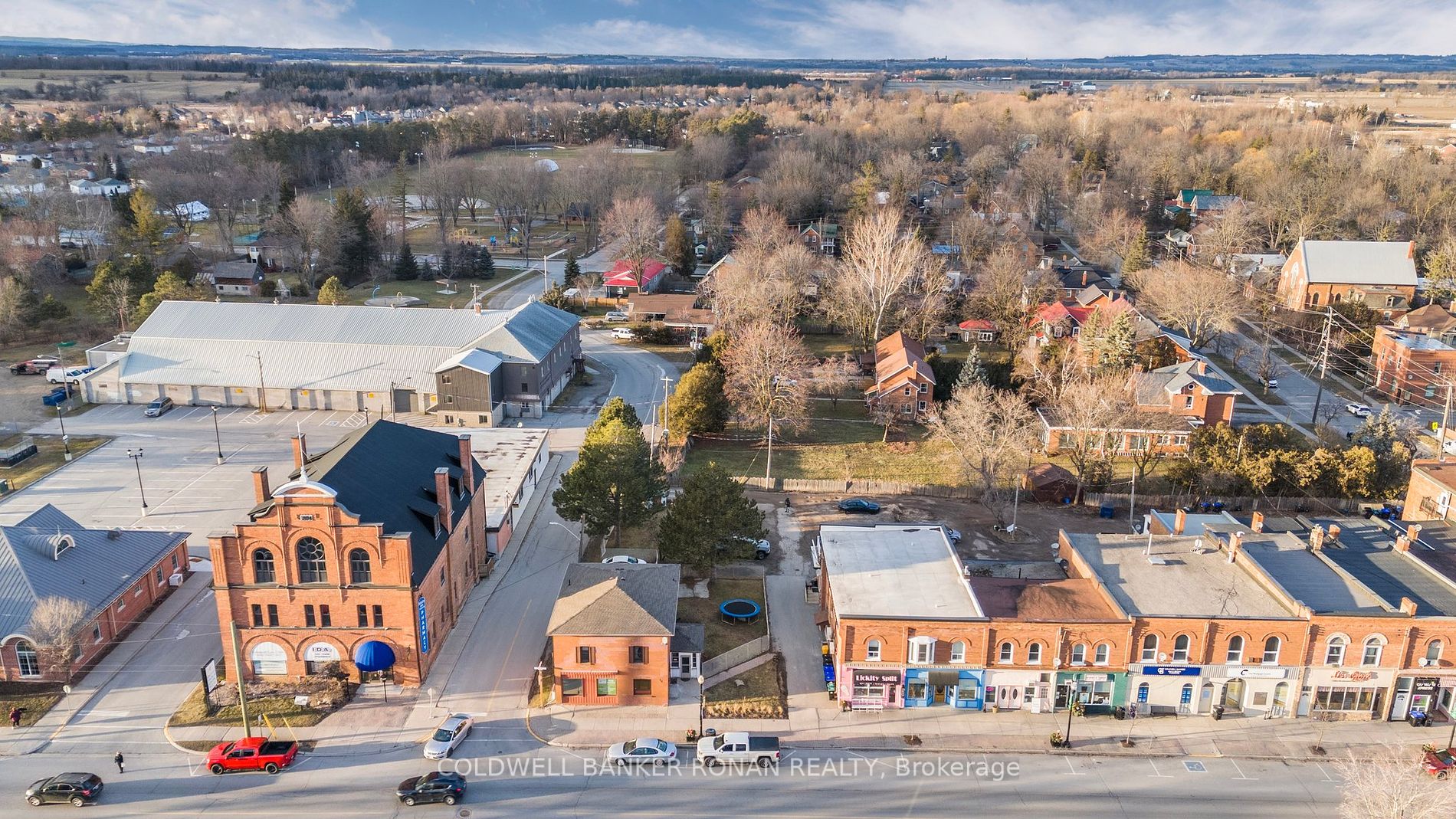 26 Main St W