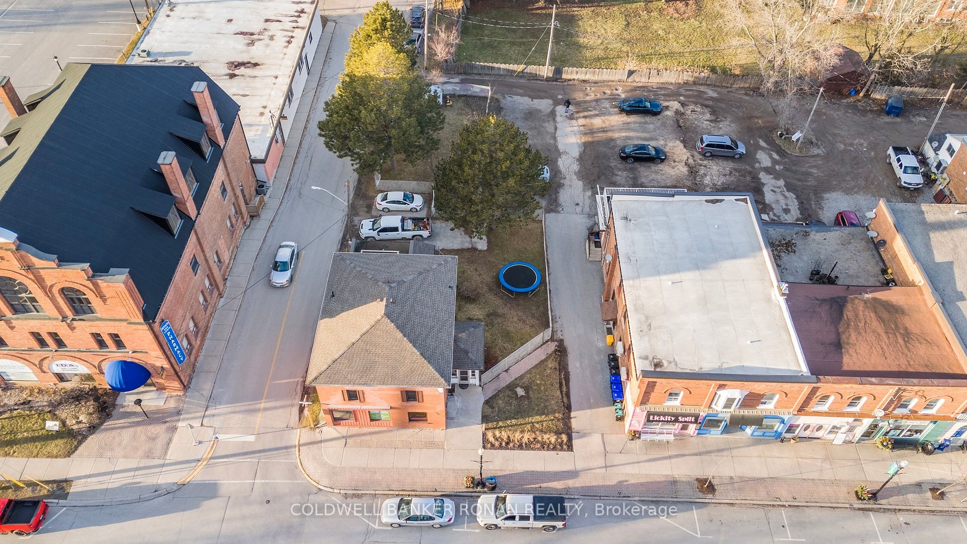 26 Main St W