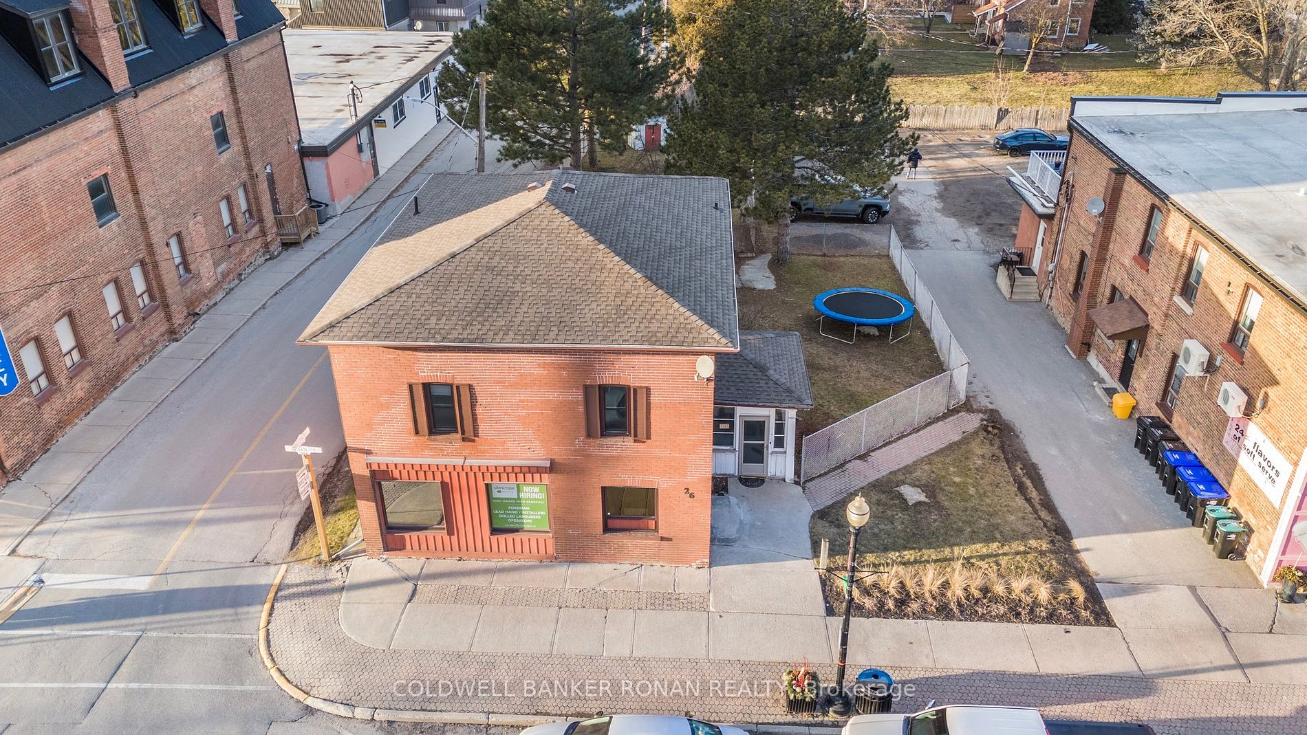 26 Main St W