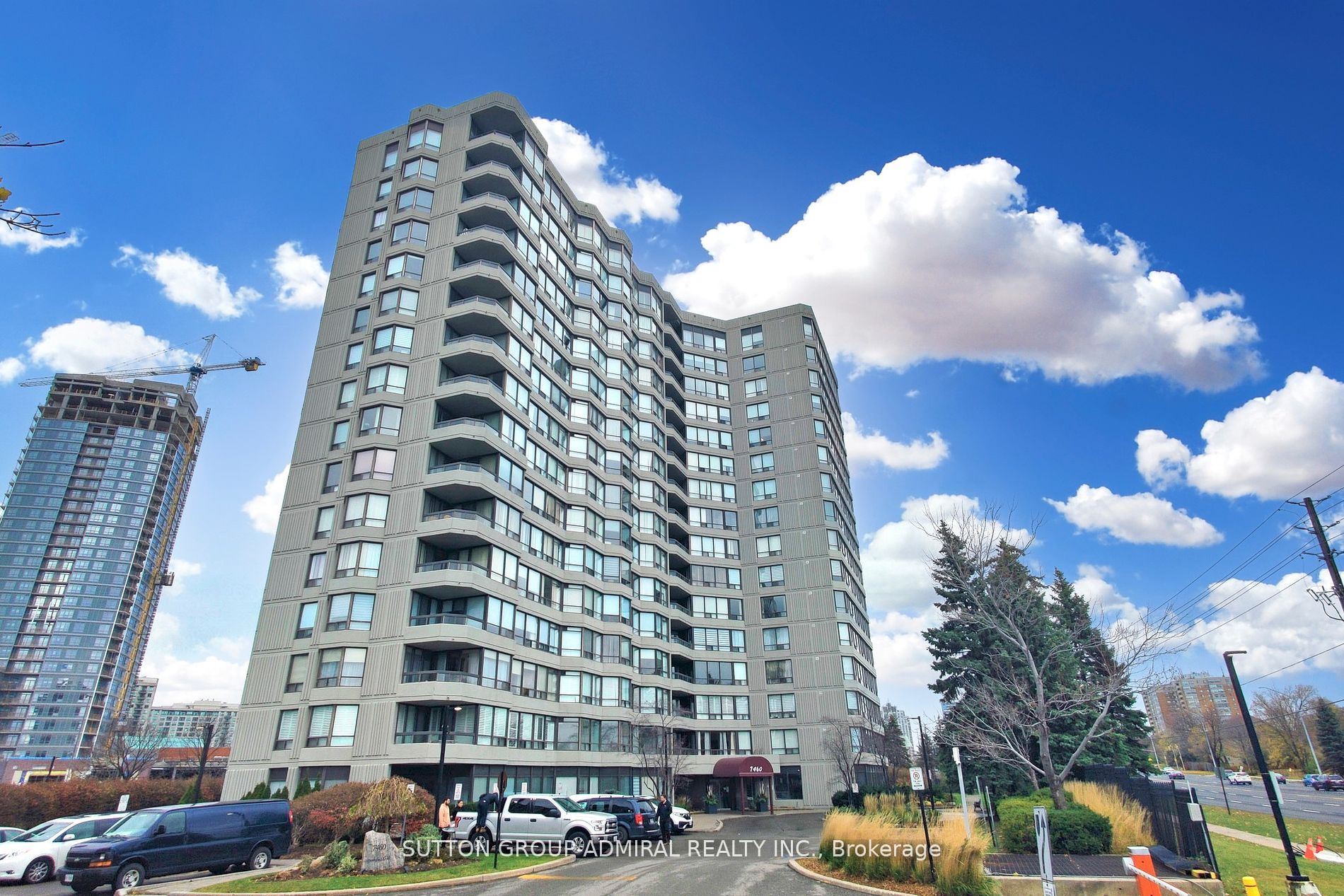 7460 Bathurst St, #706