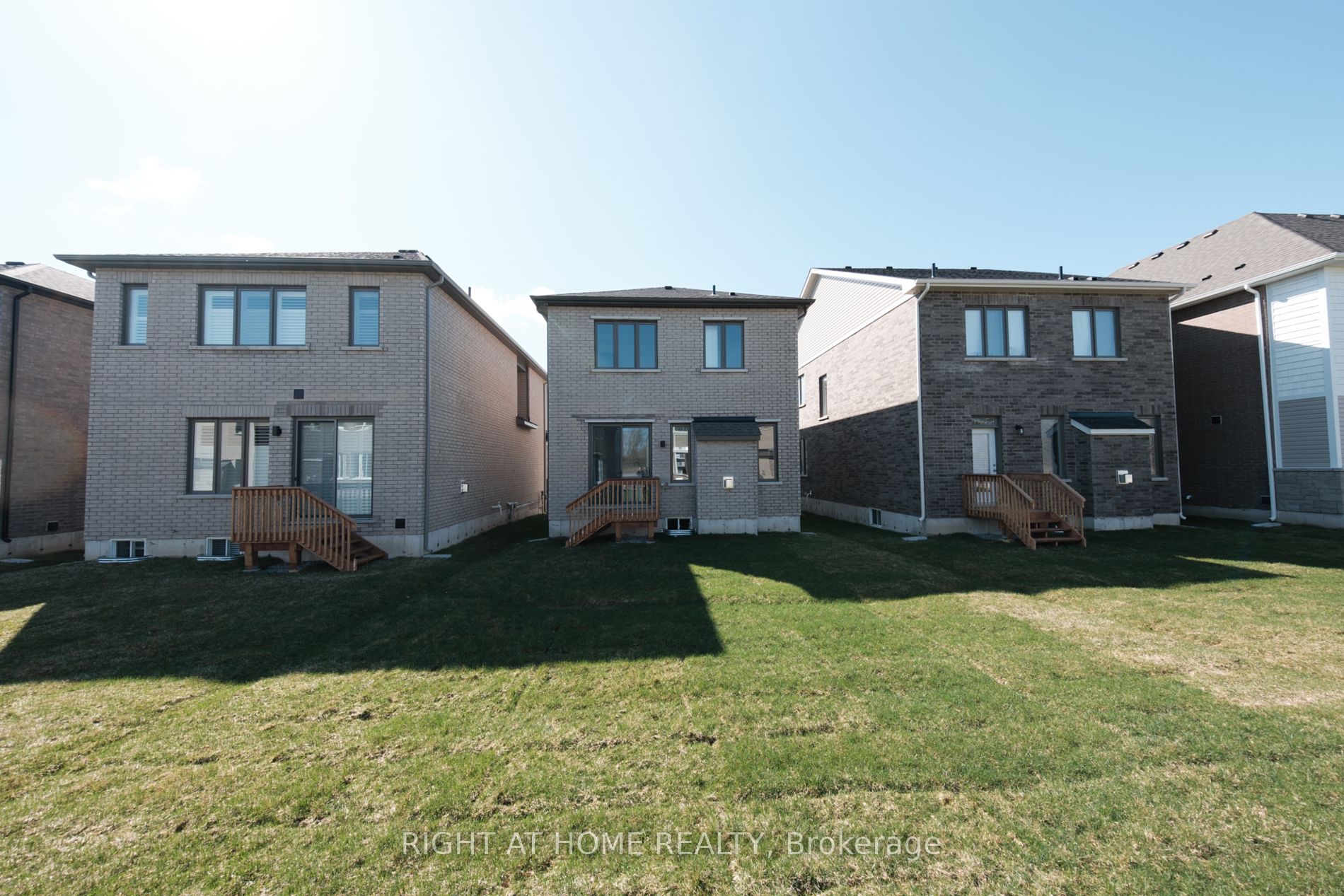 720 Mika St