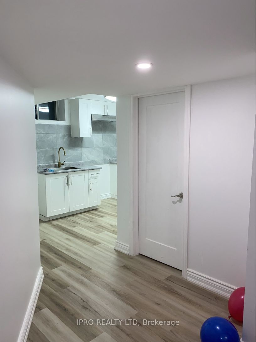 139 Bethpage Cres
