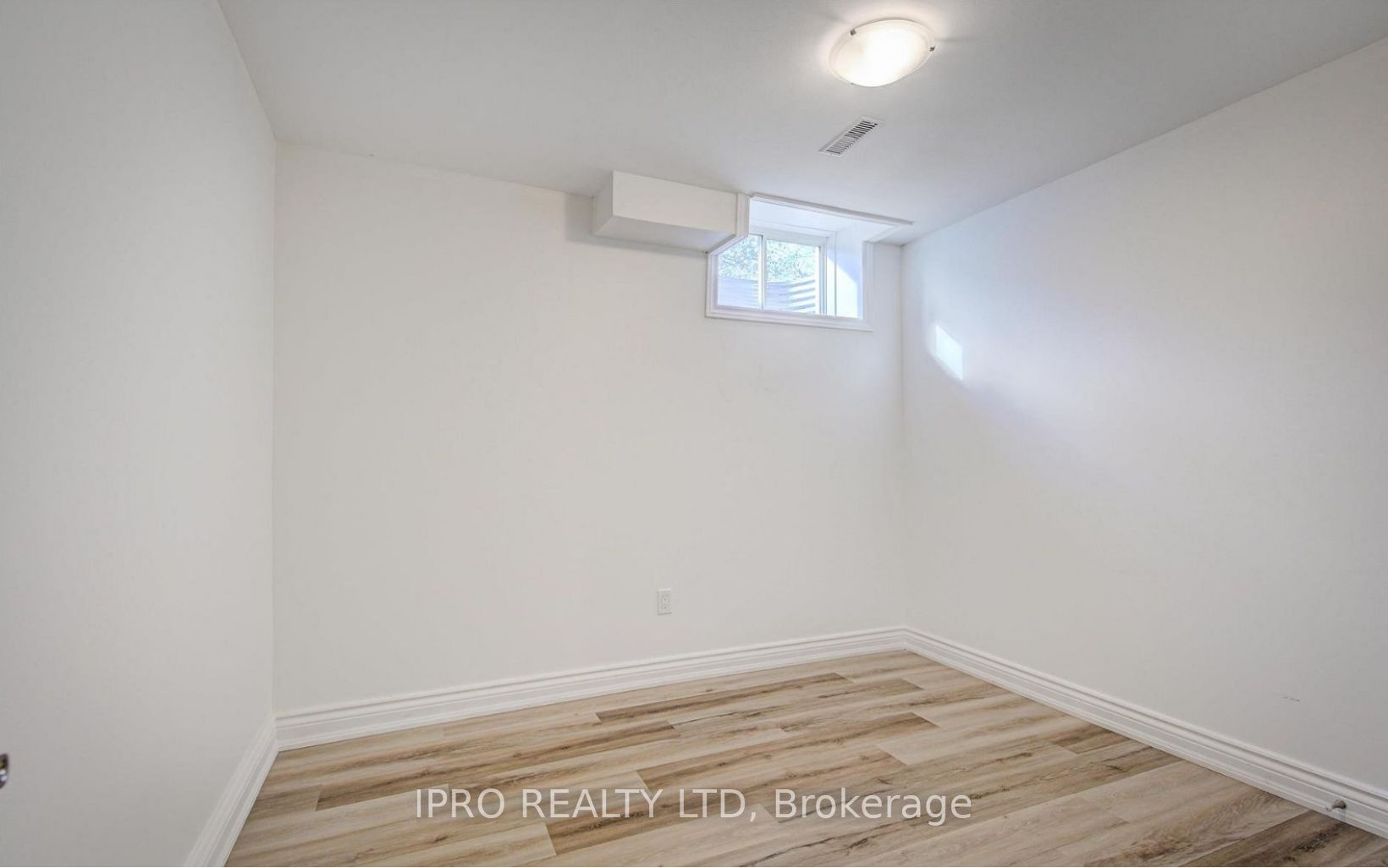 139 Bethpage Cres