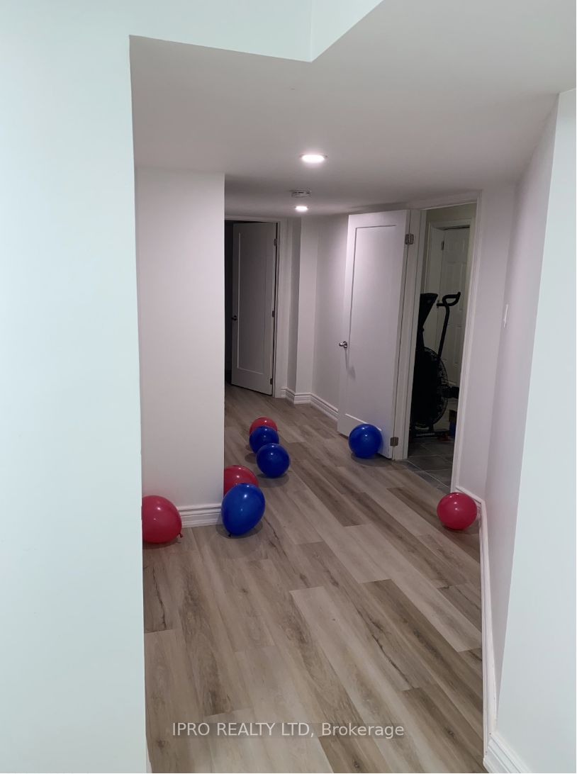 139 Bethpage Cres