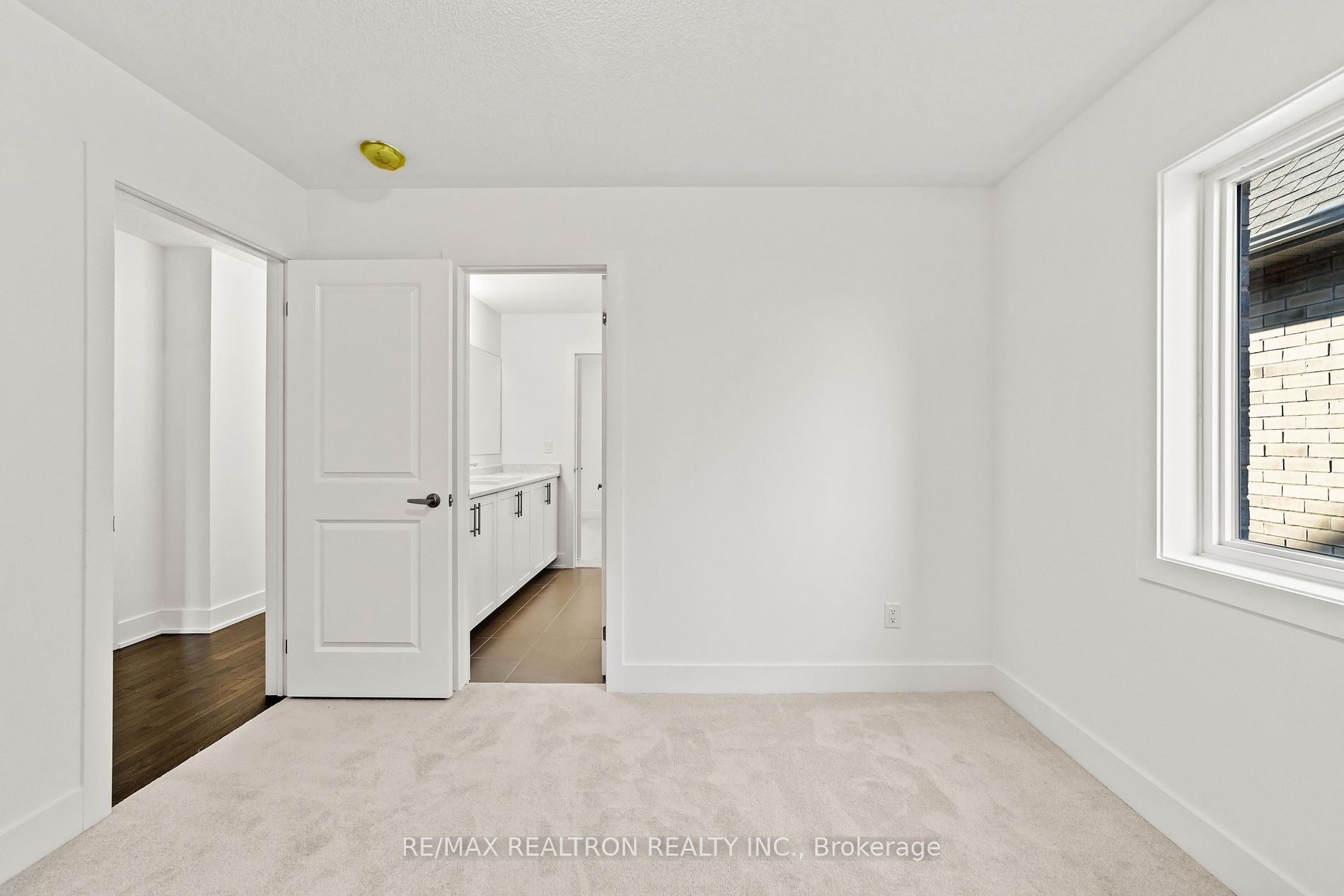 4 Kentledge Avenue