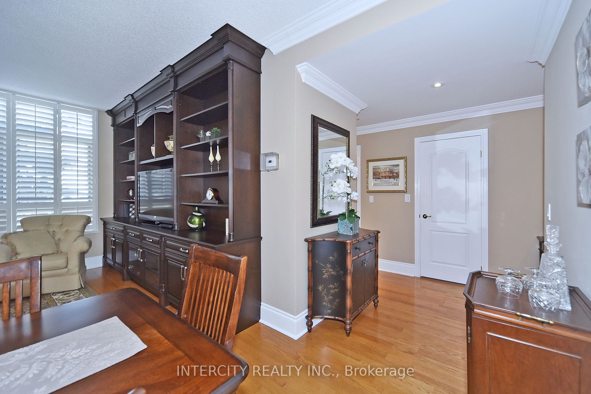 53 Woodbridge Avenue, #219