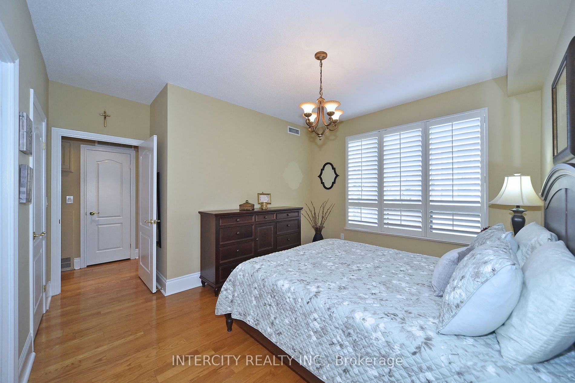 53 Woodbridge Avenue, #219