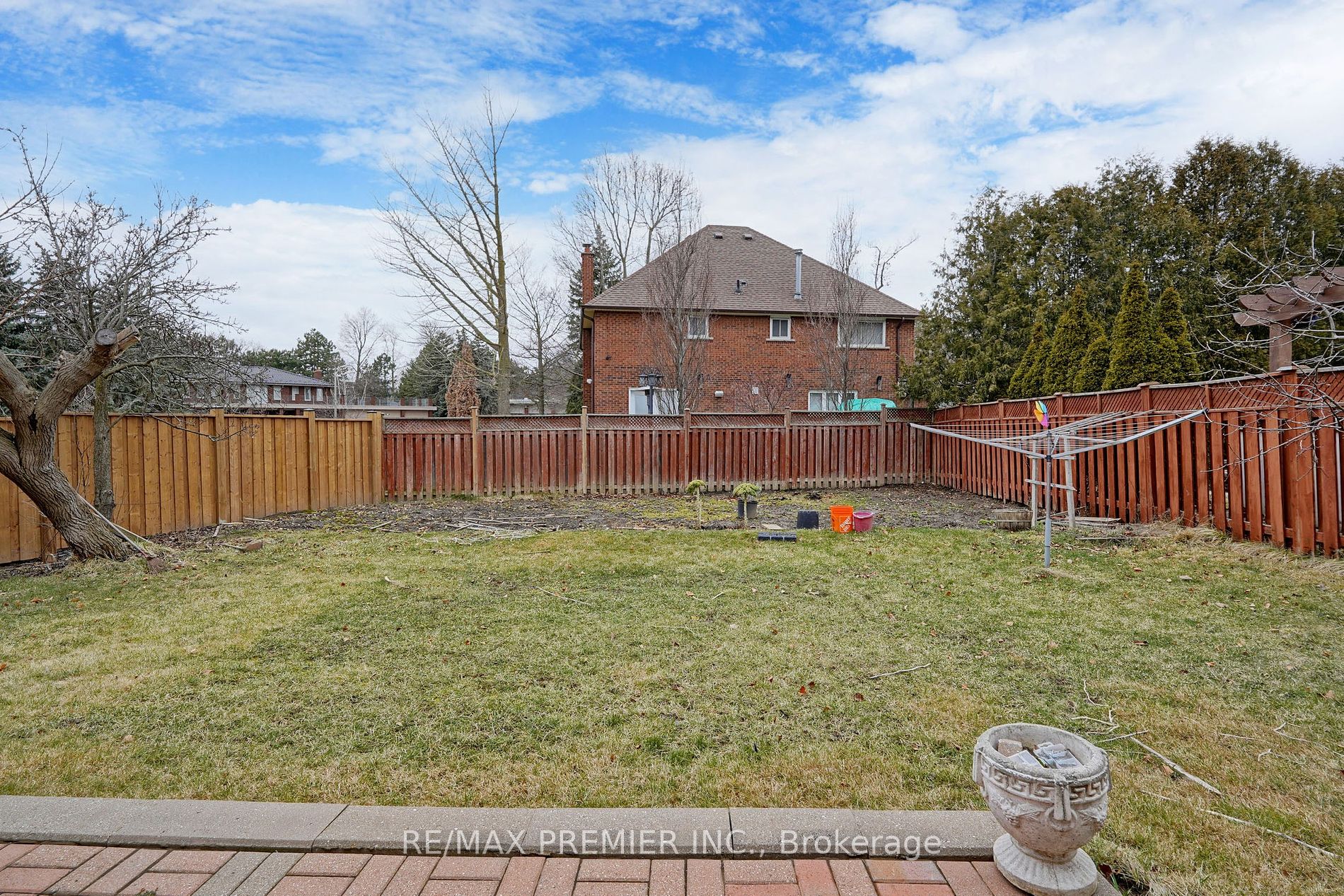 136 Villa Park Dr