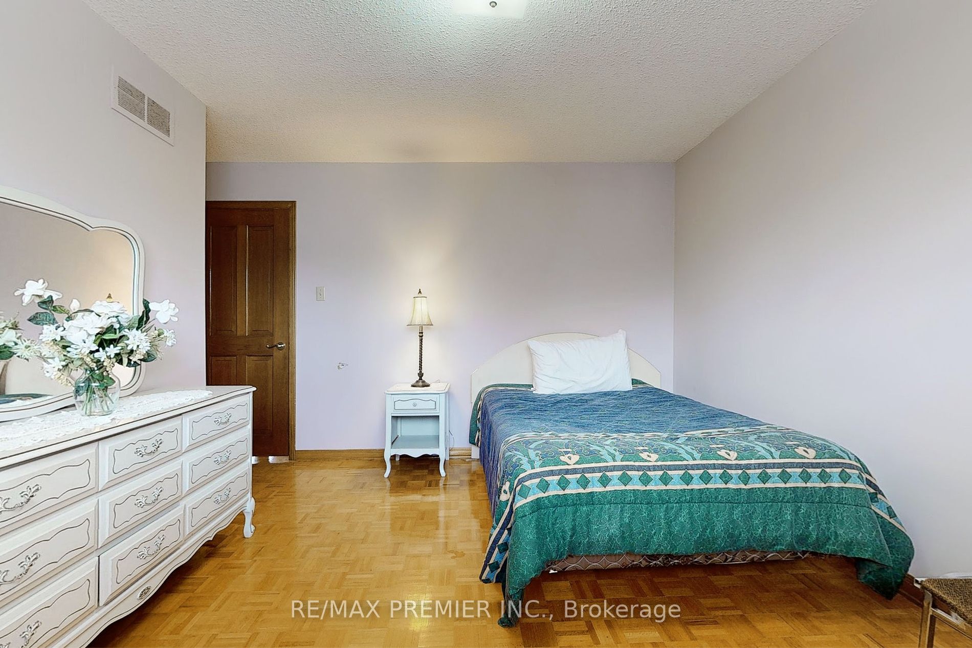 136 Villa Park Dr