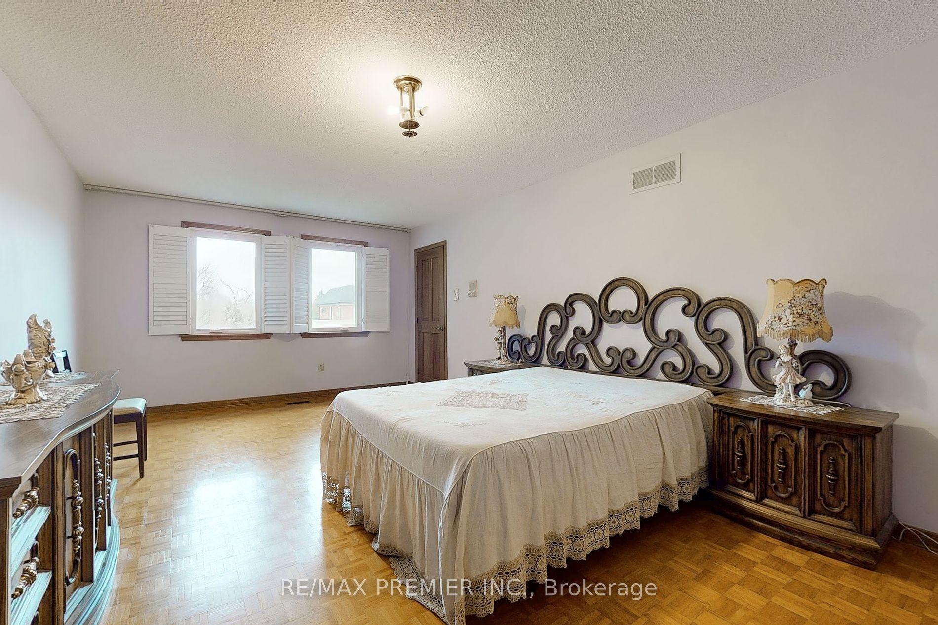 136 Villa Park Dr