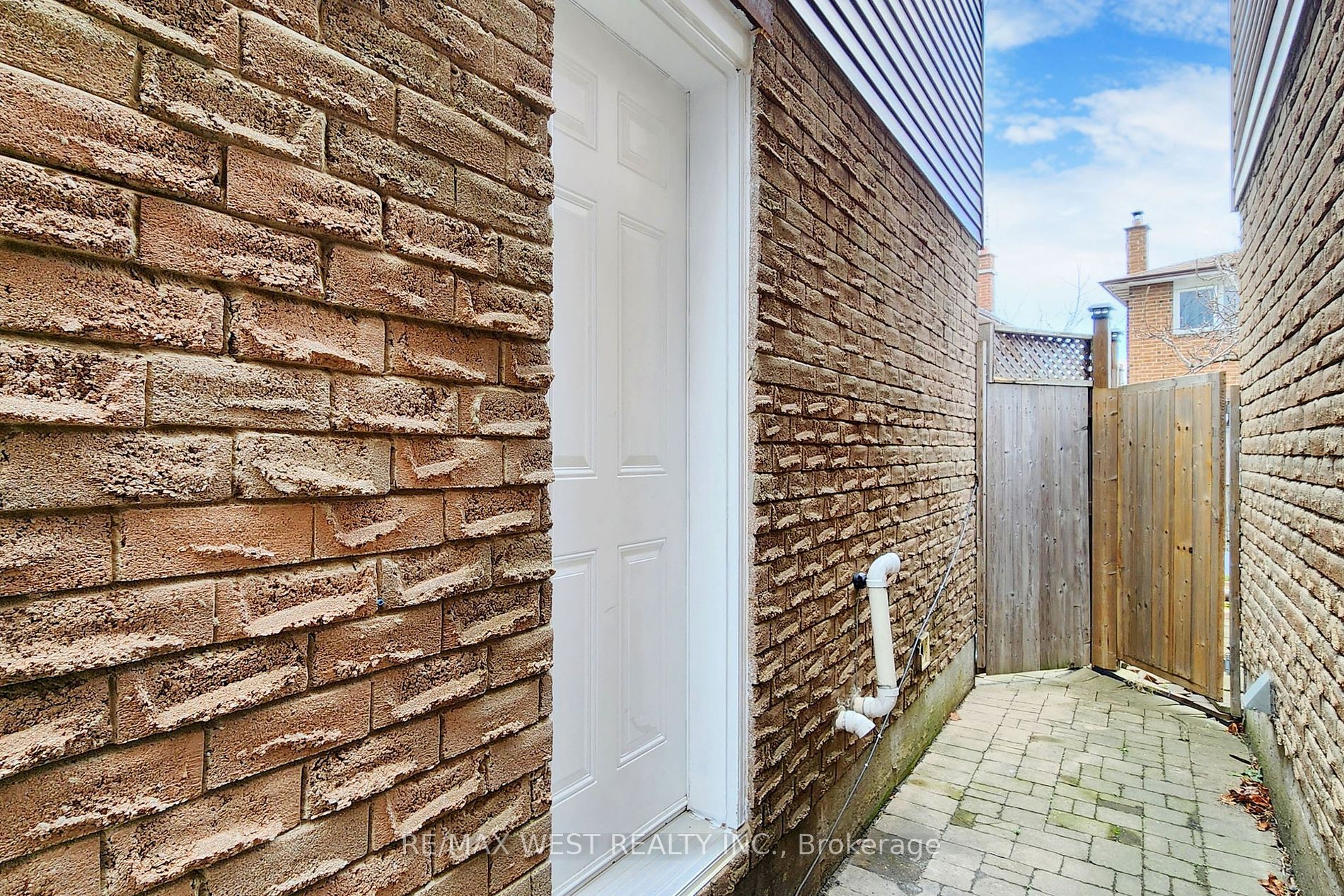 66 Cog Hill Dr