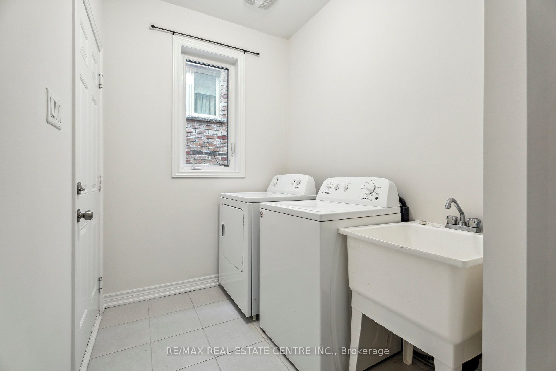 1042 Cole St