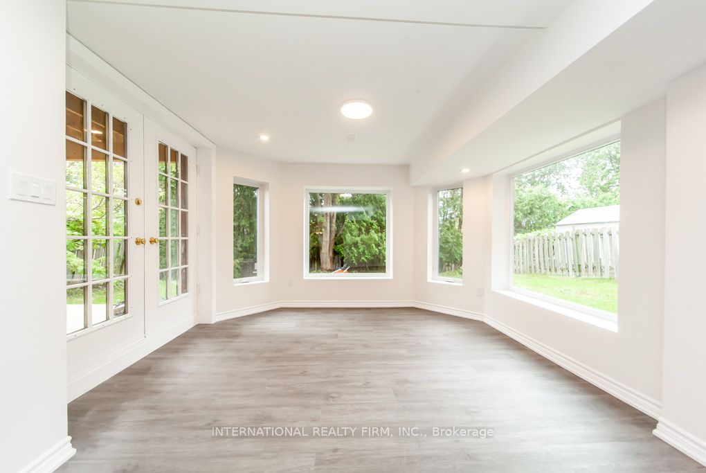 11 Coates Cres