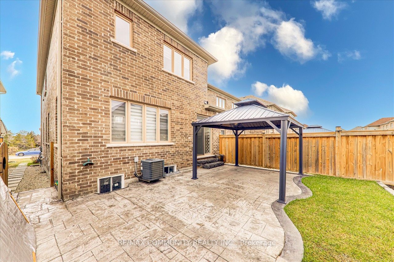 89 Gallagher Crescent W