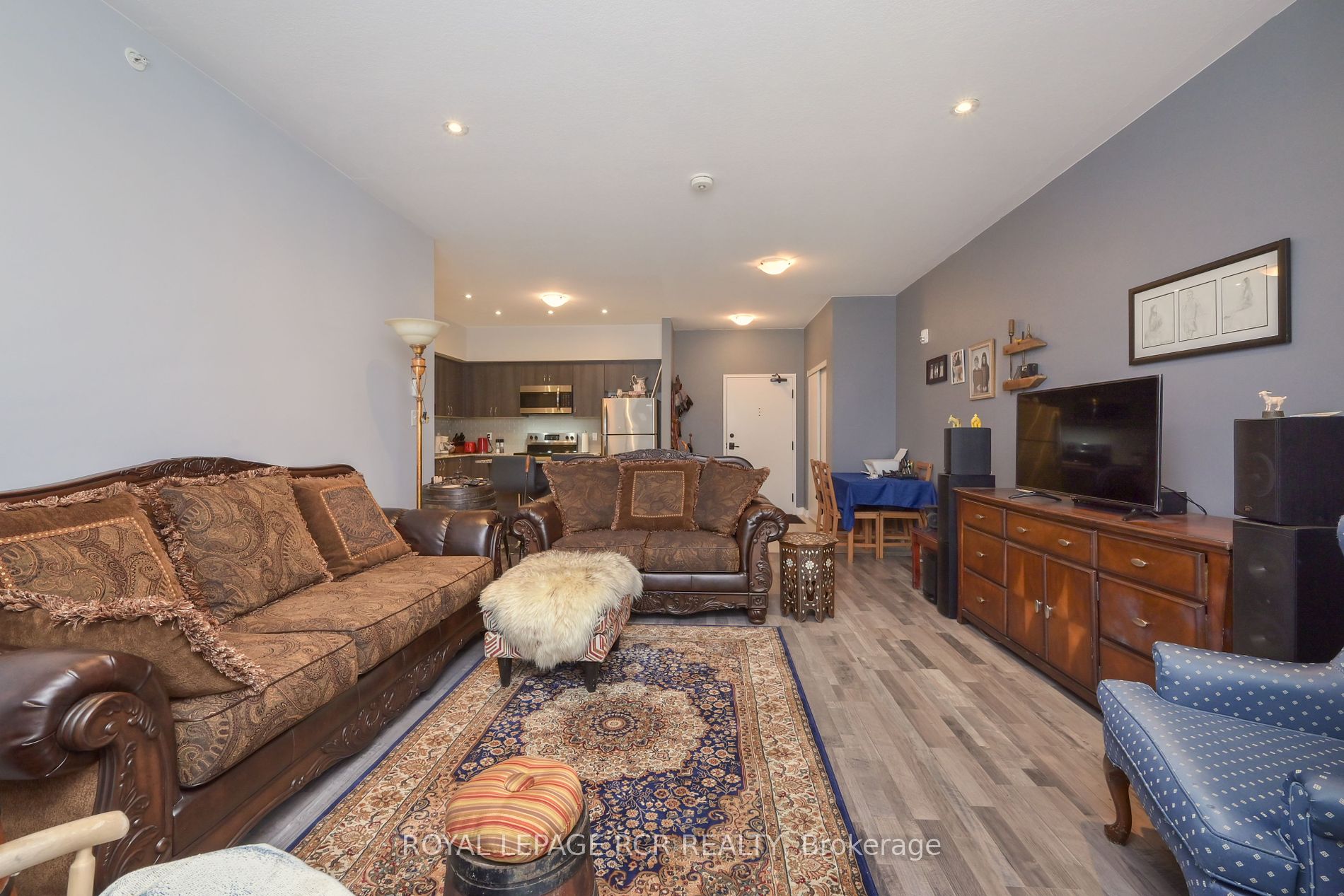 157 Wellington Street E, #105