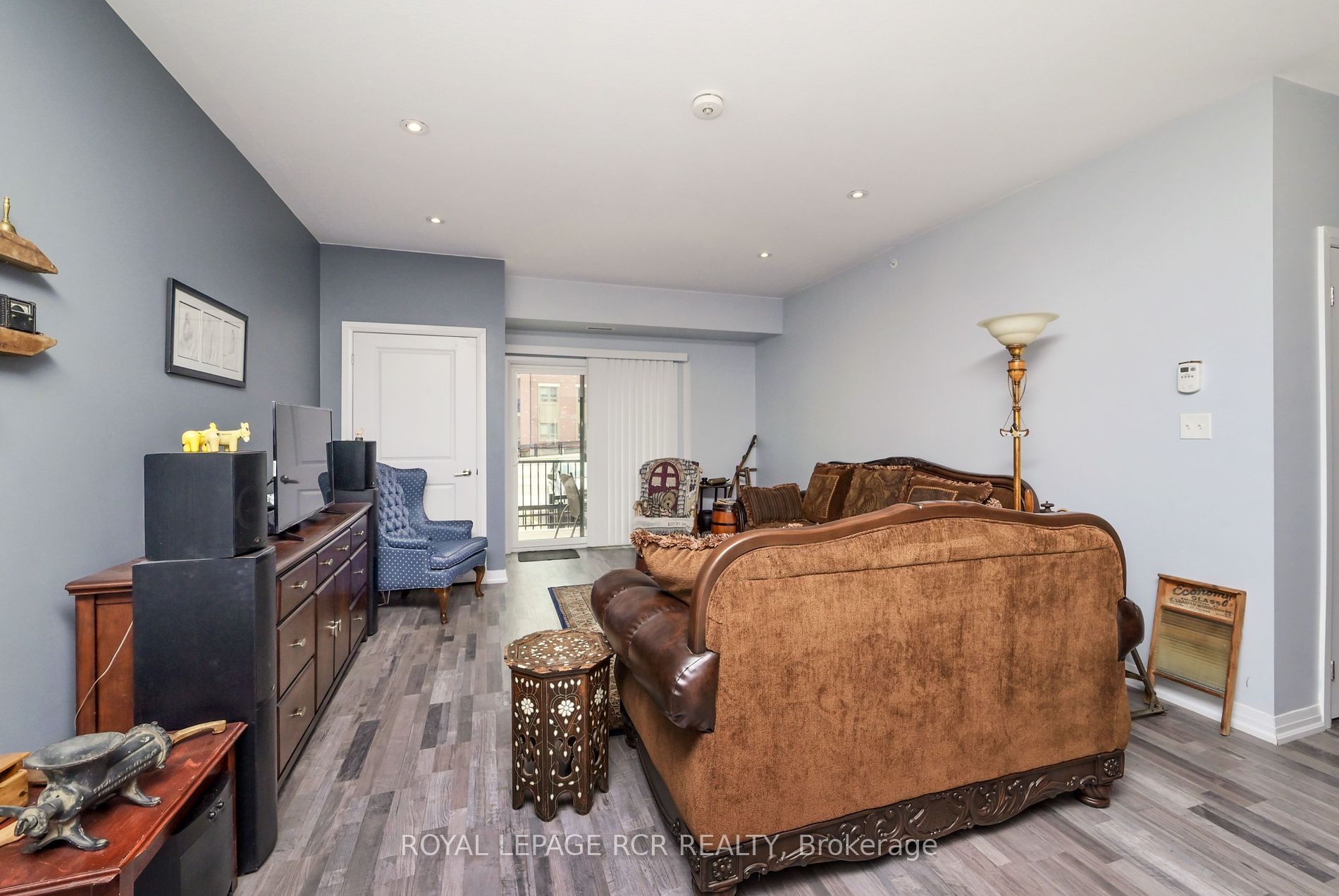 157 Wellington Street E, #105