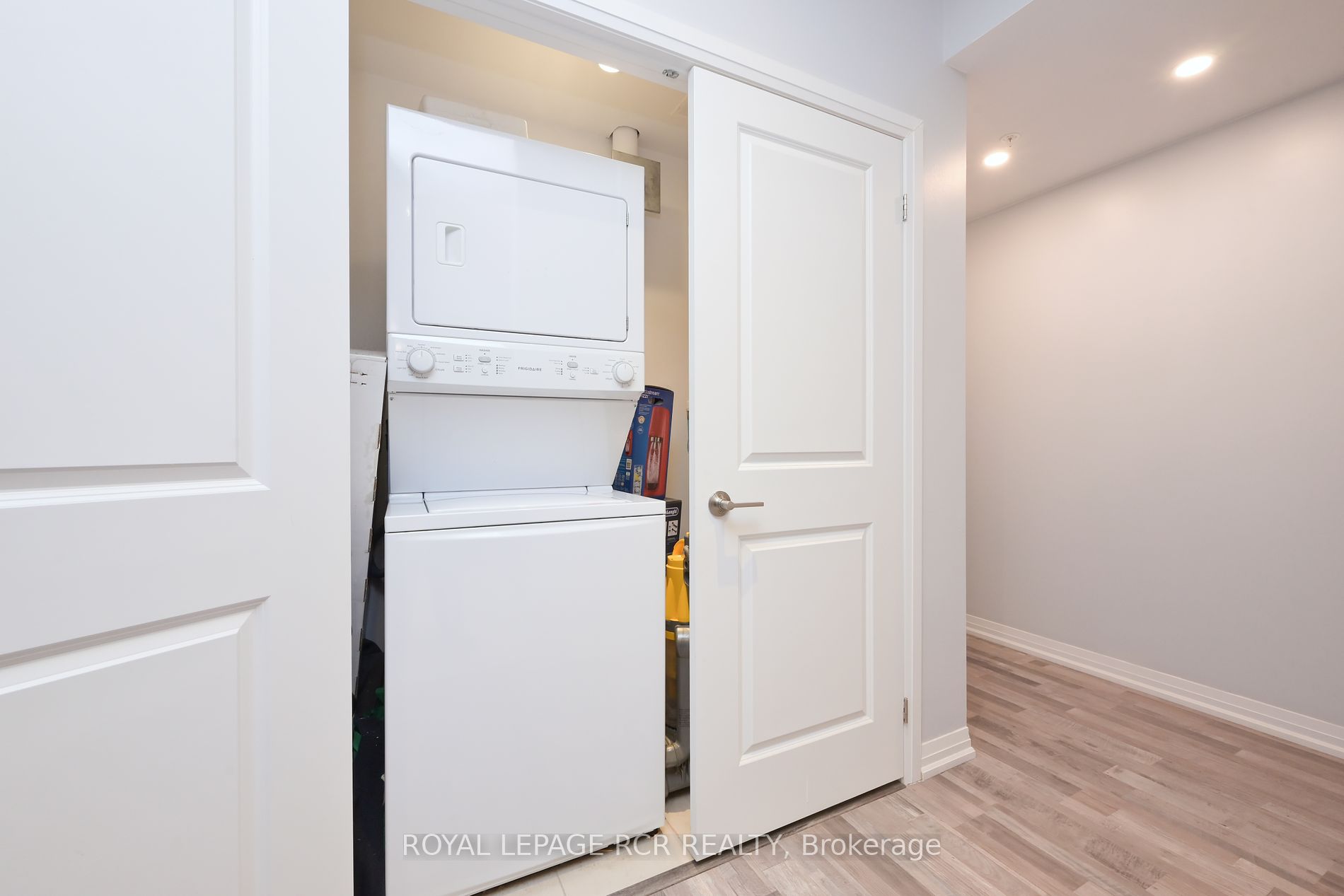 157 Wellington Street E, #105