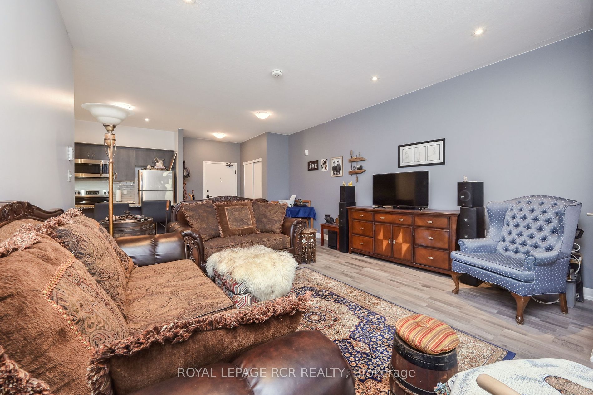 157 Wellington Street E, #105