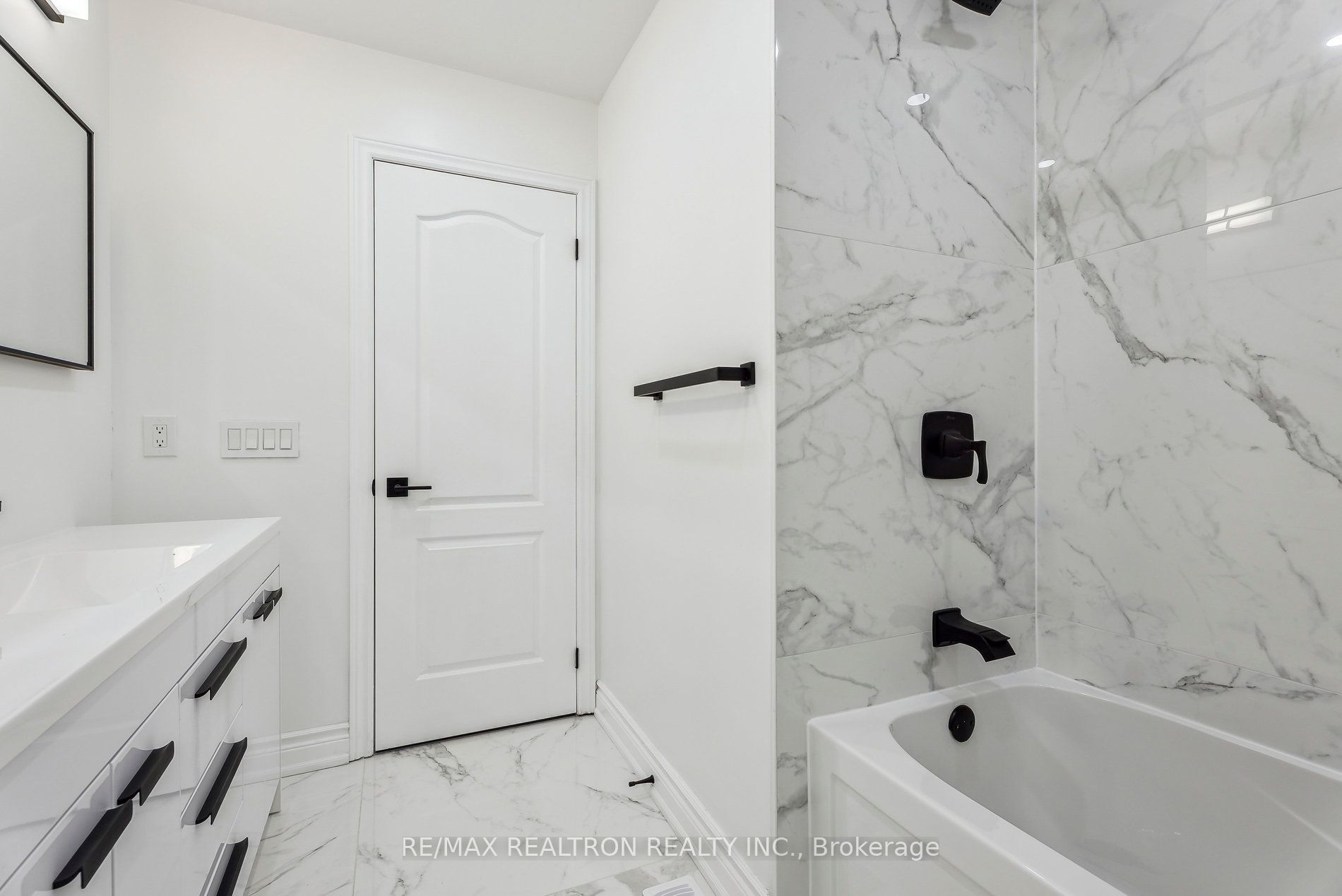 2 Mary Gapper Cres, #9