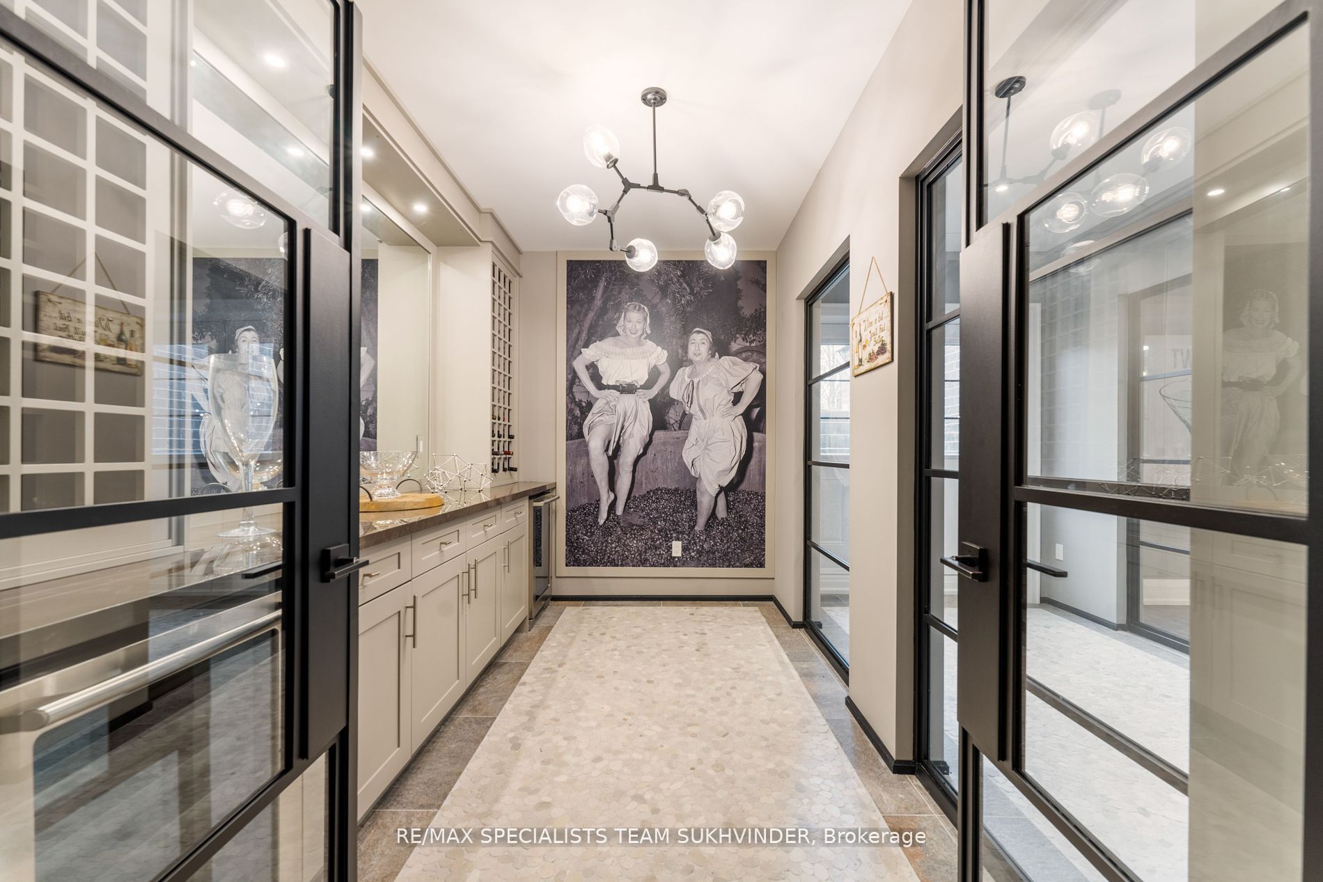103 Carmichael Cres
