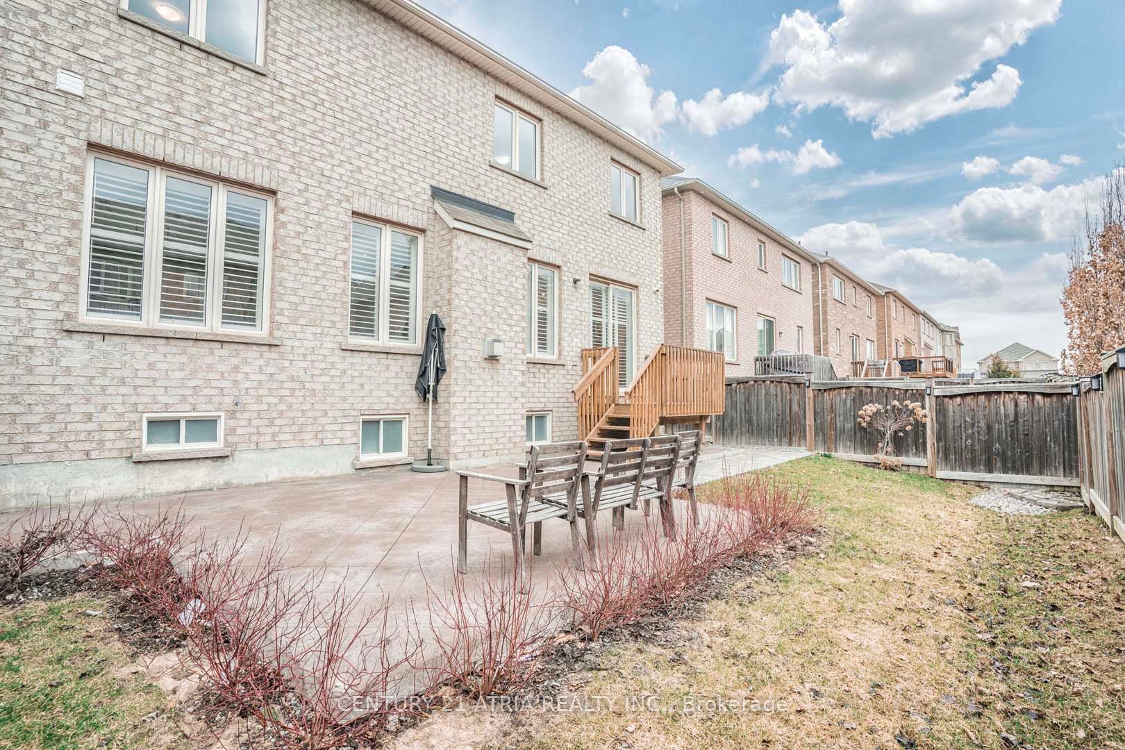 48 Farmhouse Cres