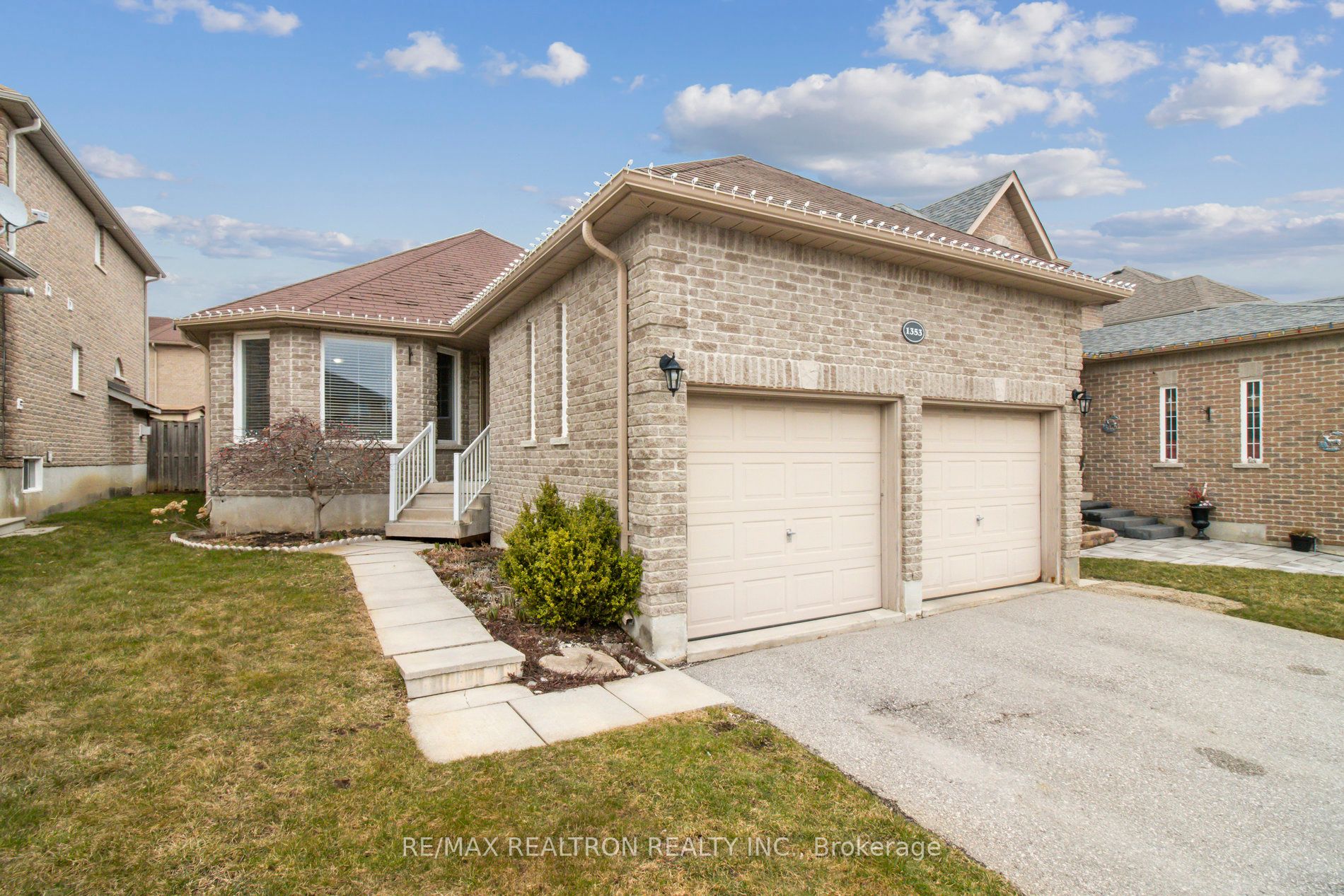 1353 Perniegie Cres